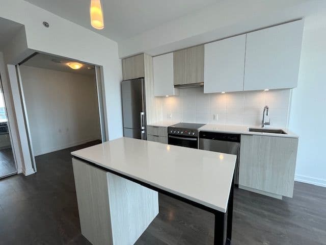 203 College Street 1401, Toronto C01, ON M5T 0C8