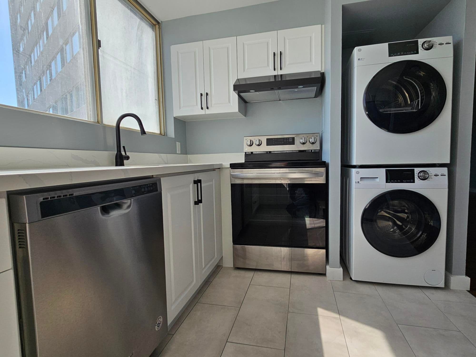 3695 Kaneff Crescent 810, Mississauga, ON L5A 4B6