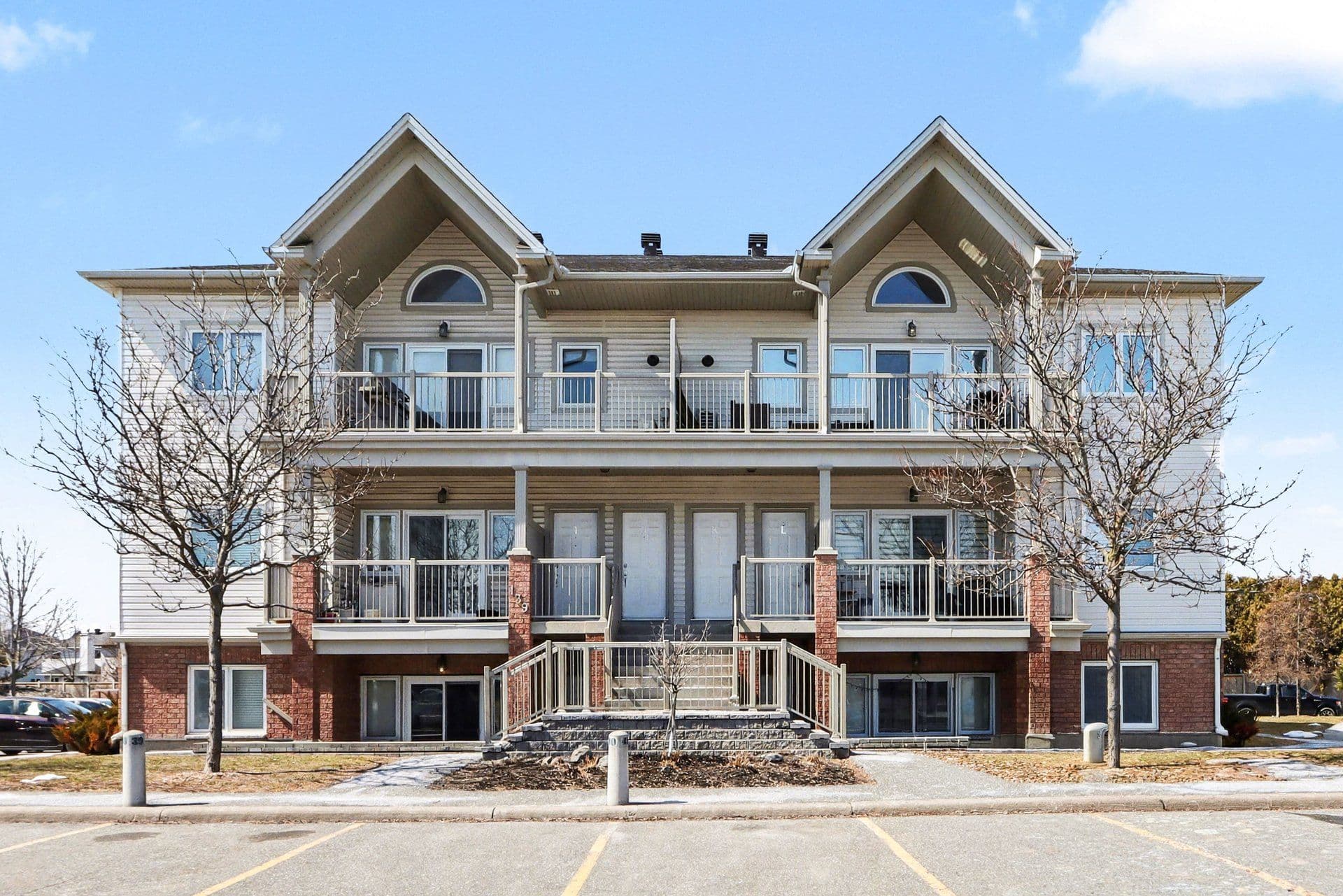139 Harthill Way K, Barrhaven, ON K2J 5V1