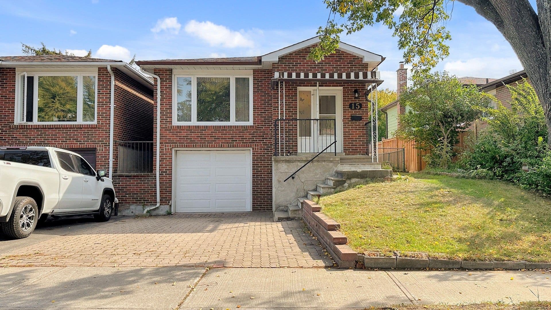 15 Thistlewaite Crescent, Toronto E07, ON M1S 3Y8