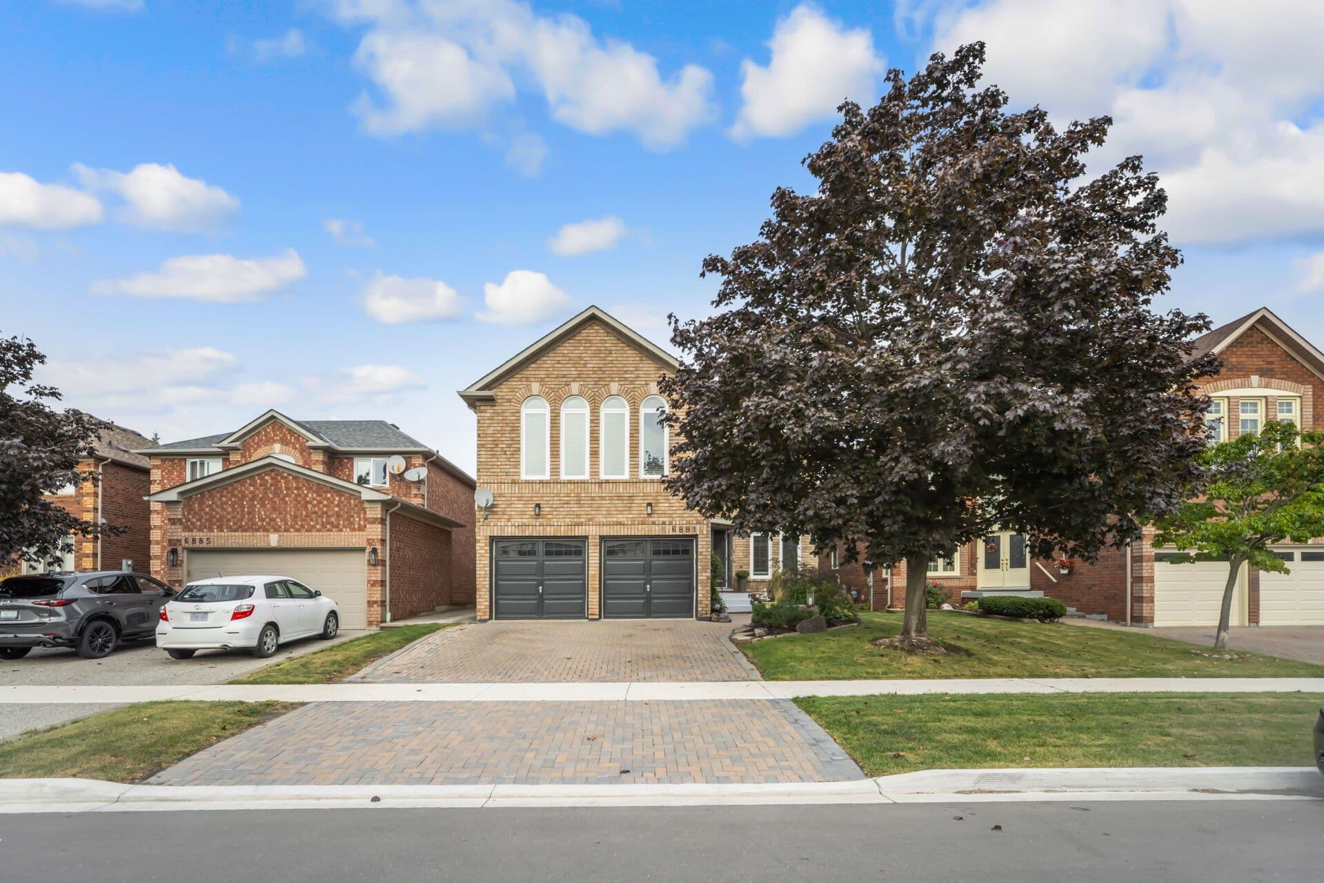 6881 Forest Park Drive, Mississauga, ON L5N 6X7