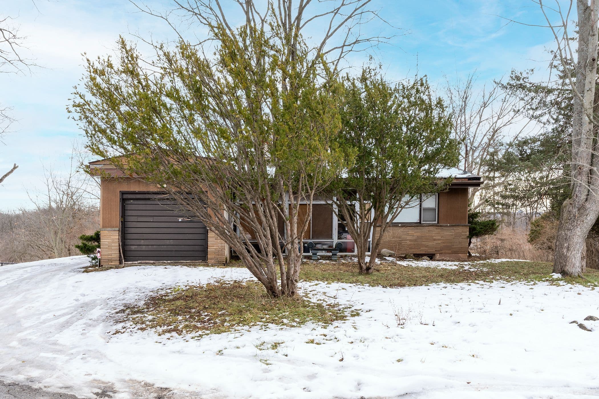 5 Homestead Avenue, Hamilton, ON L9H 5Y6