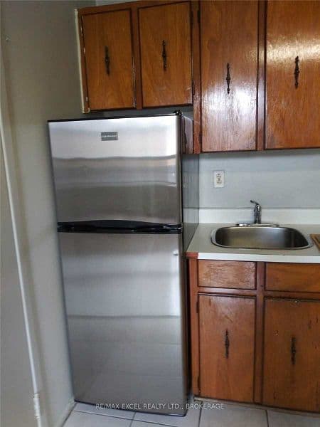 2863 Dundas Street W 2, Toronto W02, ON M6P 1Y9