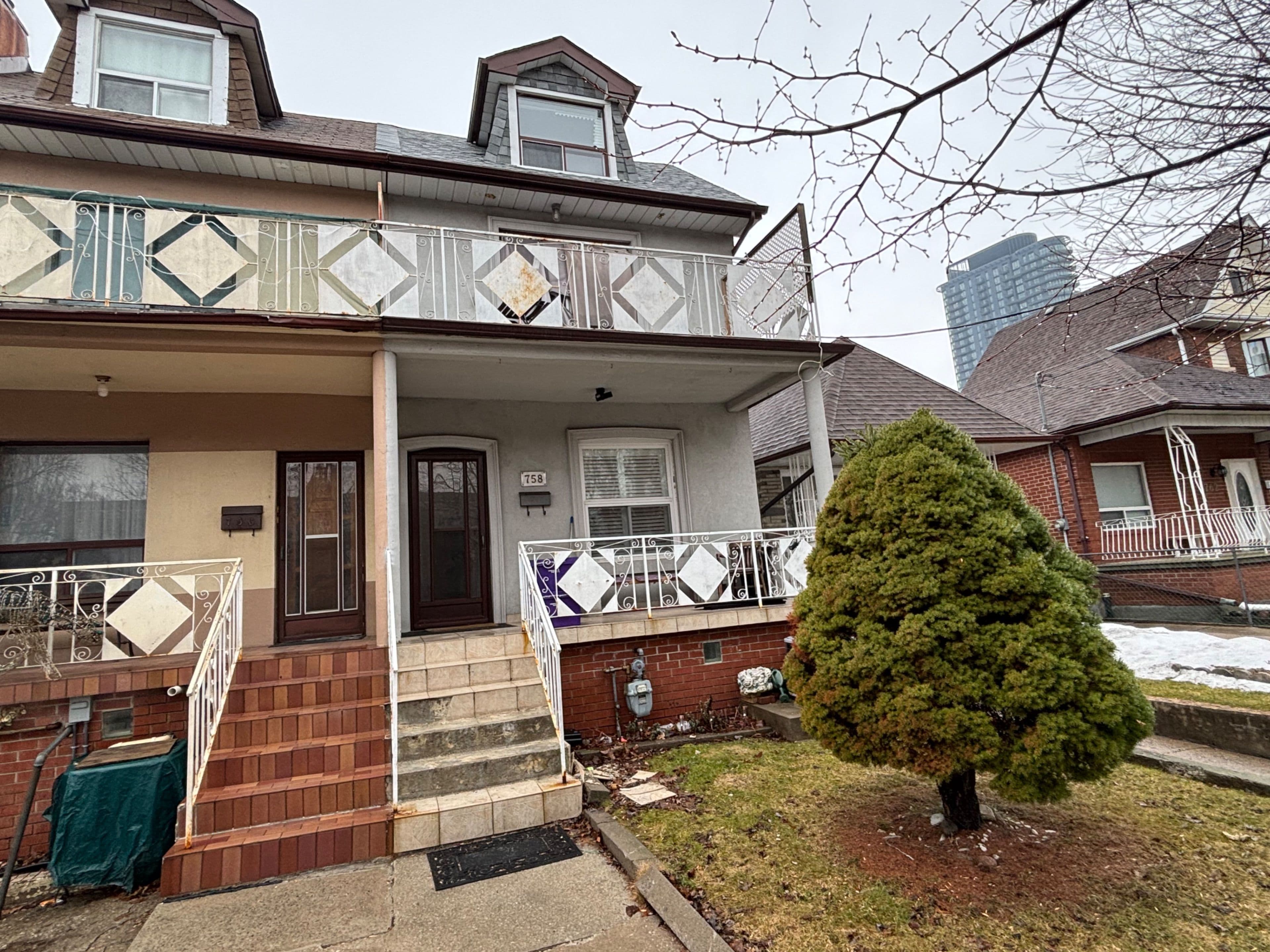 758 Gladstone Avenue Main, Toronto W02, ON M6H 3J6
