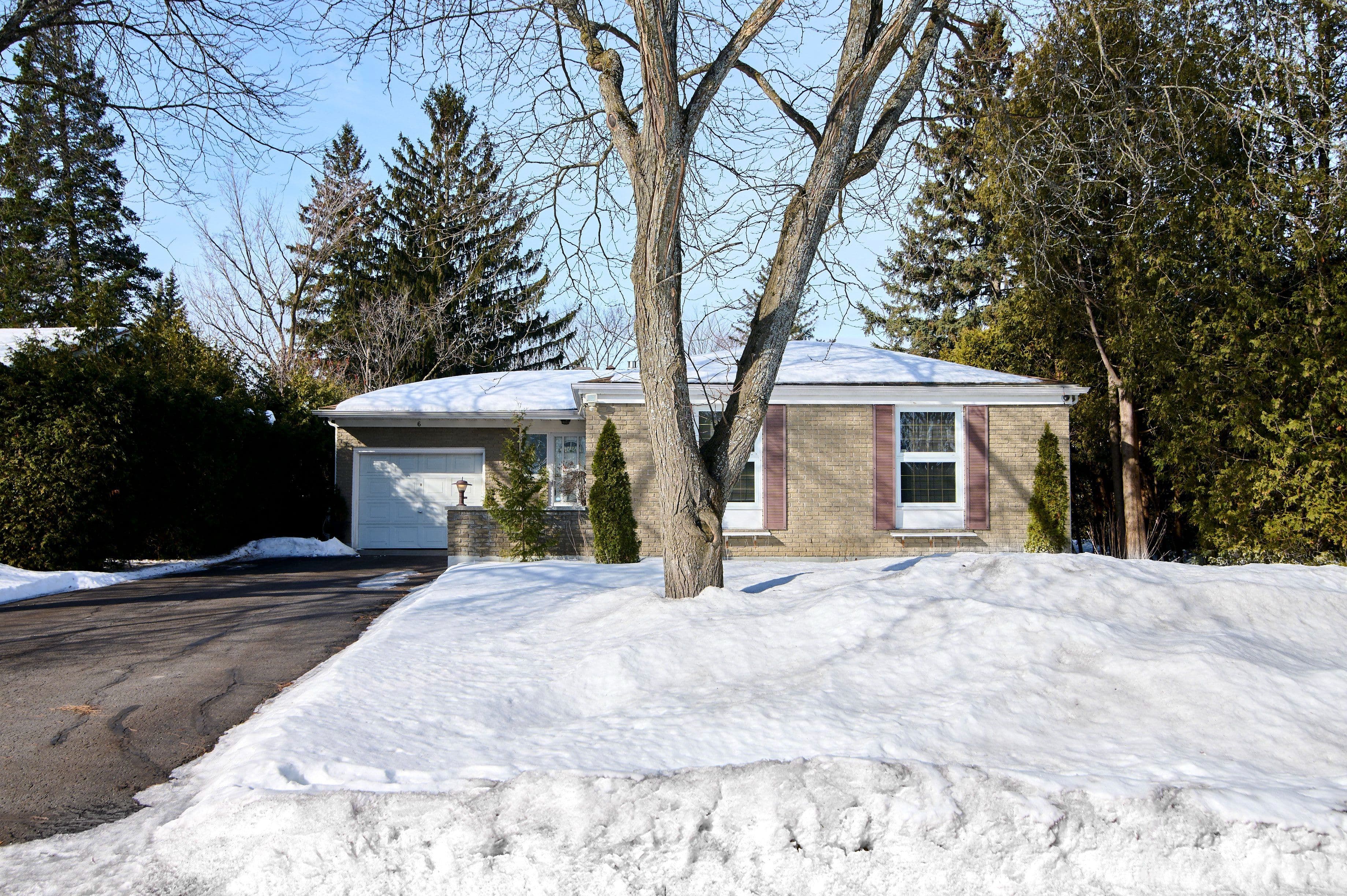 6 Westdale Avenue, Crystal Bay - Rocky Point - Bayshore, ON K2H 5J3