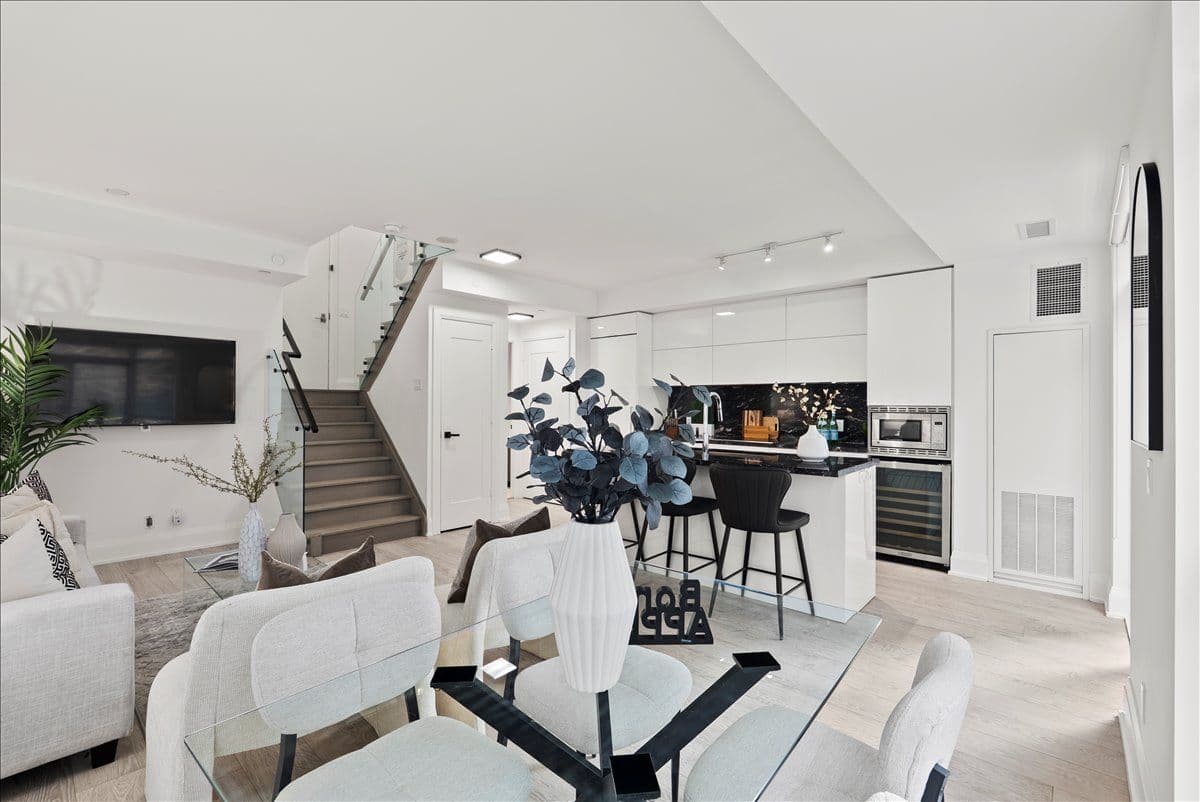 110 Marine Parade Drive 103, Toronto W06, ON M8V 0A3