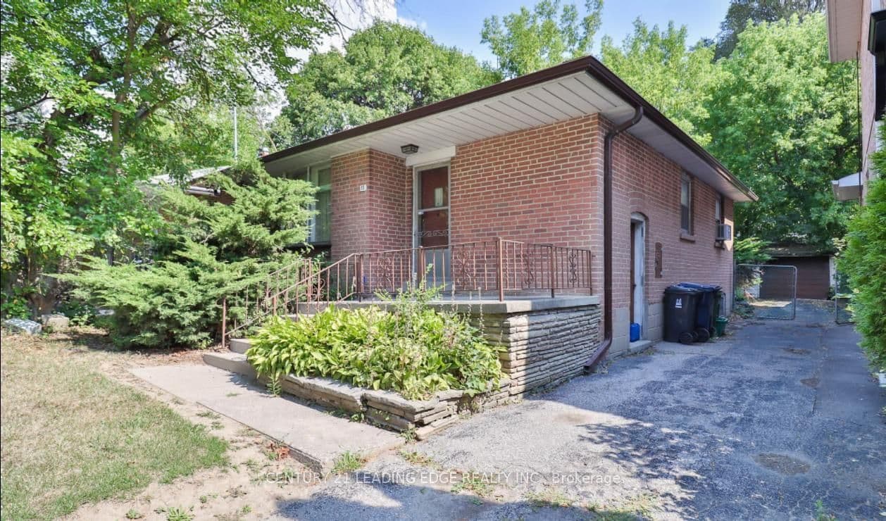 11 Collinson Boulevard, Toronto C06, ON M3H 3B7