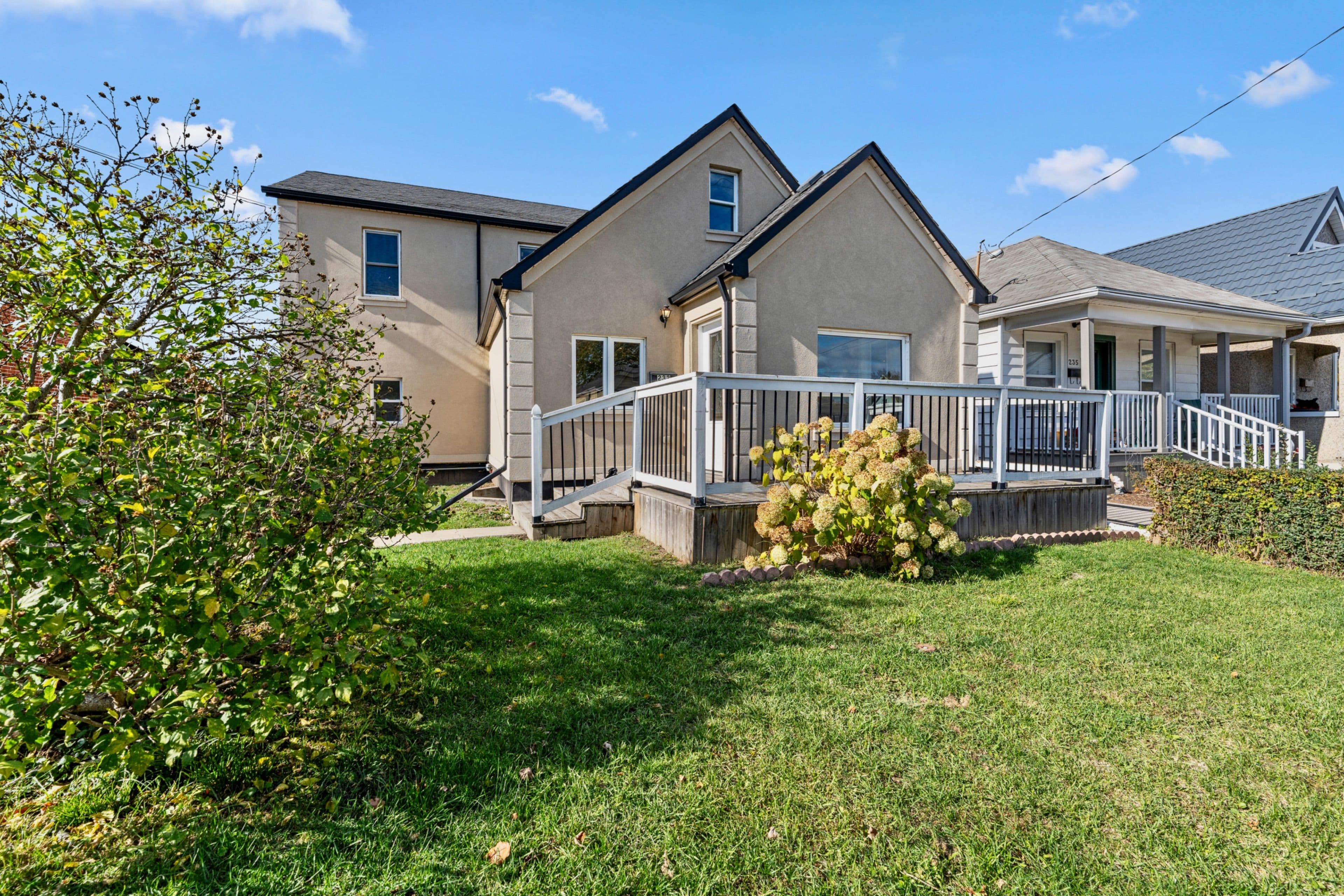 233 Normanhurst Avenue, Hamilton, ON L8H 5N1