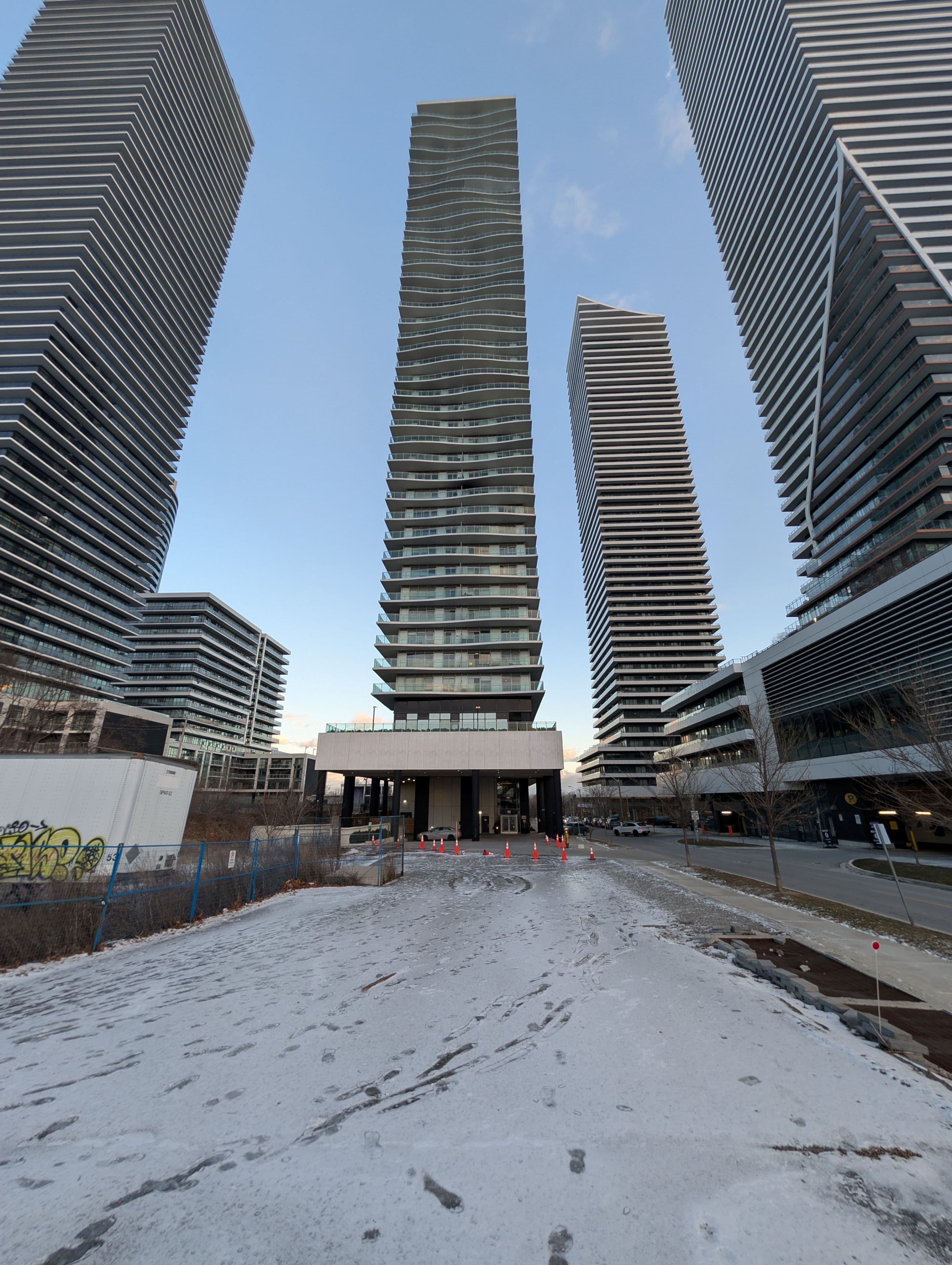 33 Shore Breeze Drive LPH3802, Toronto W06, ON M8V 0G1