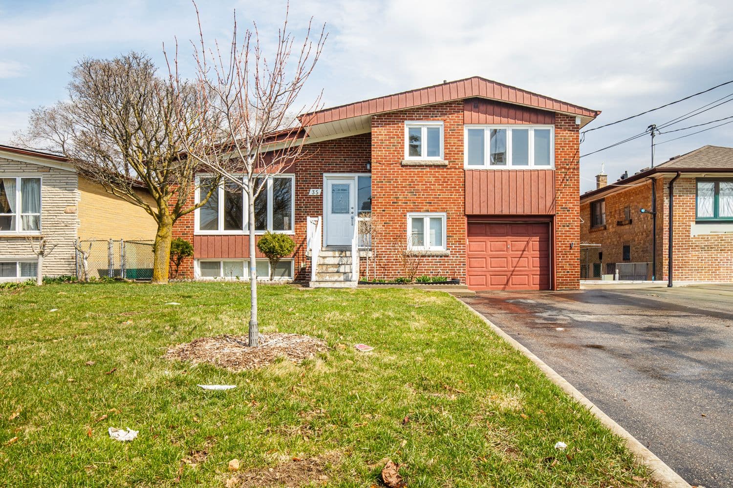 35 Euphrasia Drive, Toronto W04, ON M6B 3V8