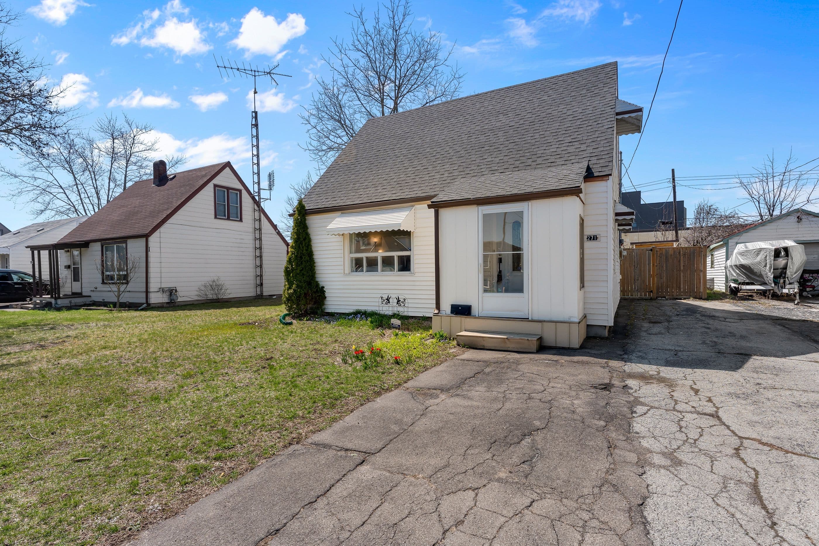 271 Crowland Avenue, Welland, ON L3B 1X5
