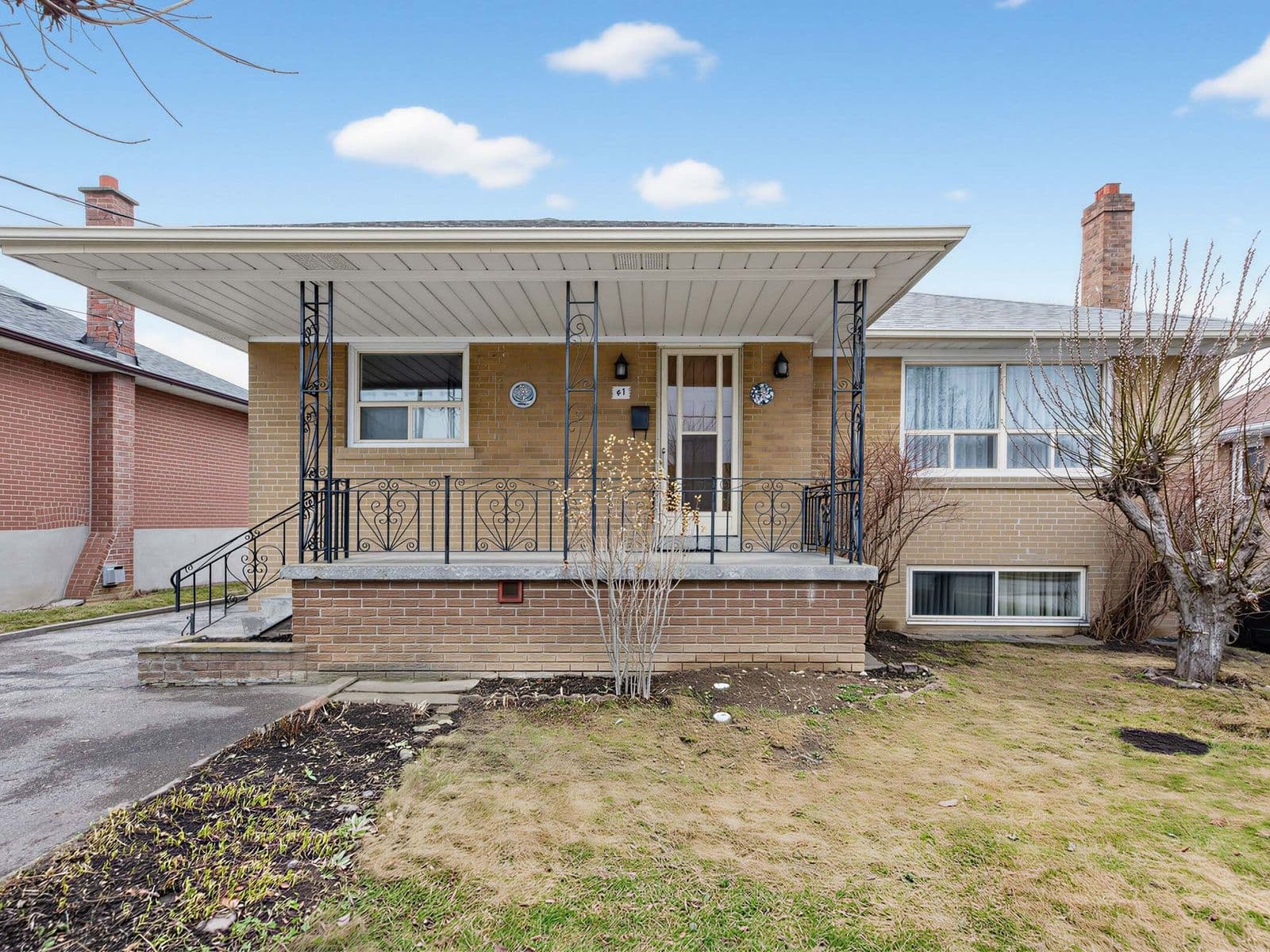 47 Gracefield Avenue, Toronto W04, ON M6L 1L2