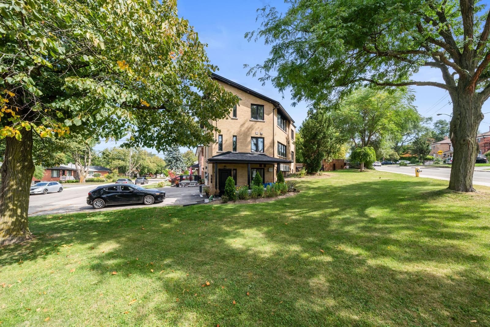 5 Brendwin Road, Toronto W03, ON M6N 4V6