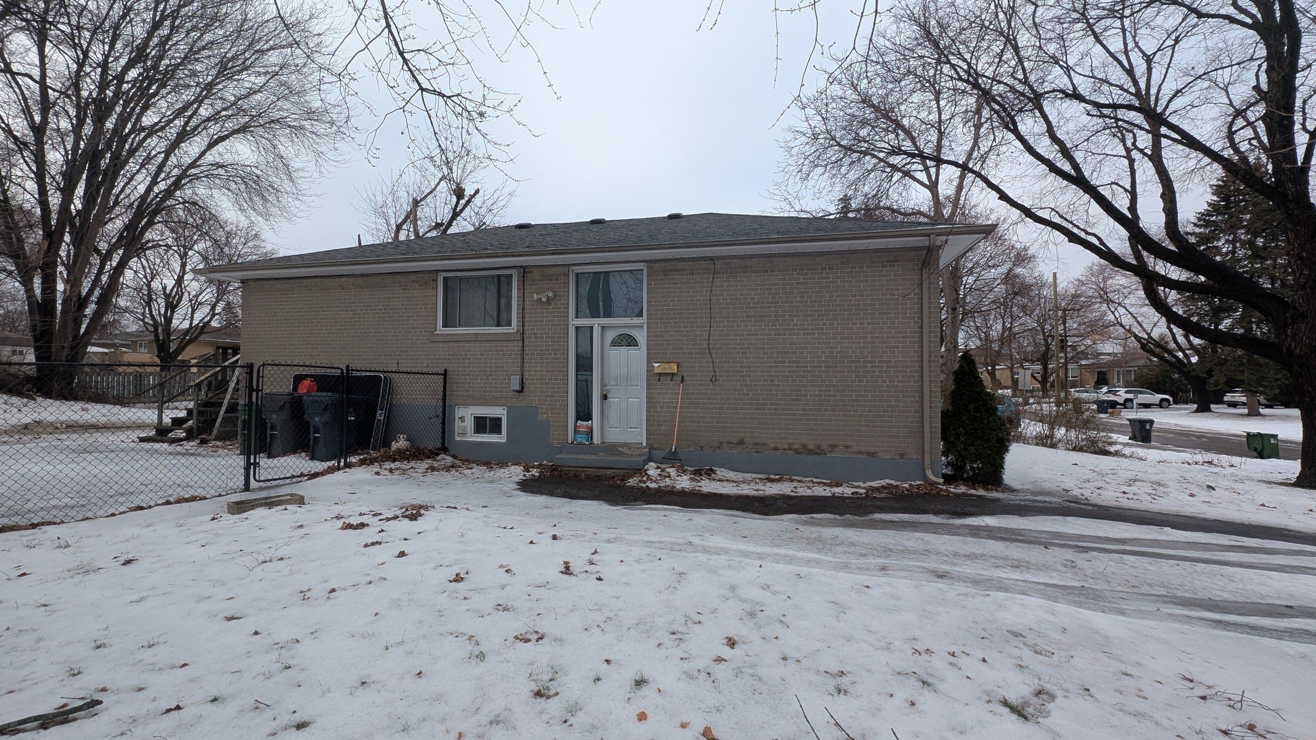 21 Caulfield Road, Toronto W10, ON M9W 1X1