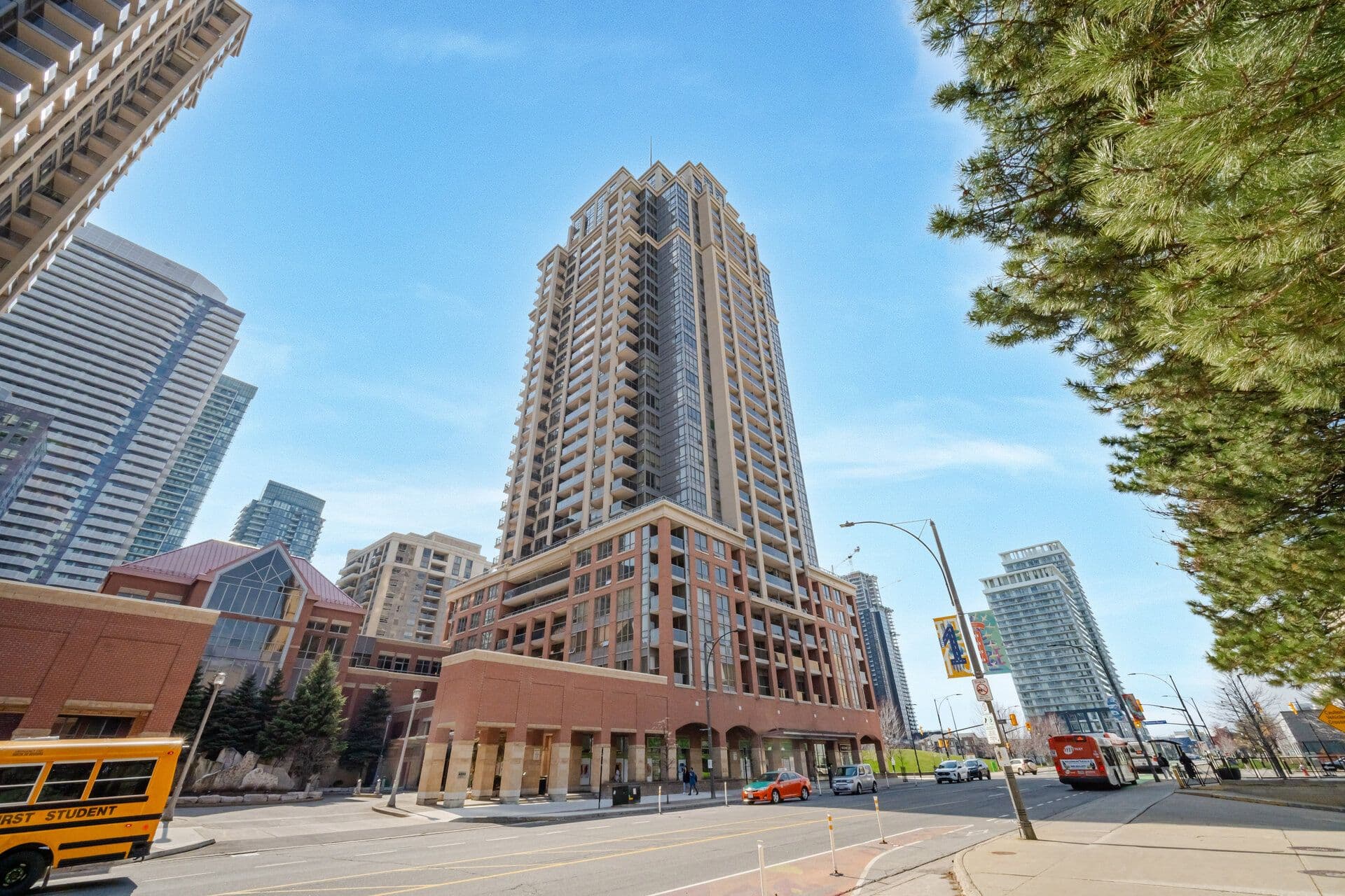 4090 Living Arts Drive 1412, Mississauga, ON L5B 4M8