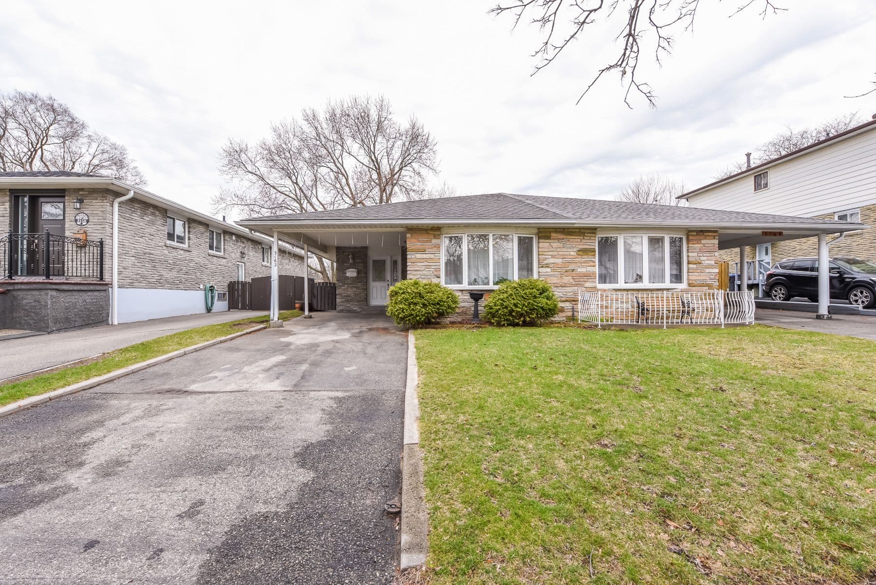 3162 Corrigan Drive, Mississauga, ON L4Y 3C6