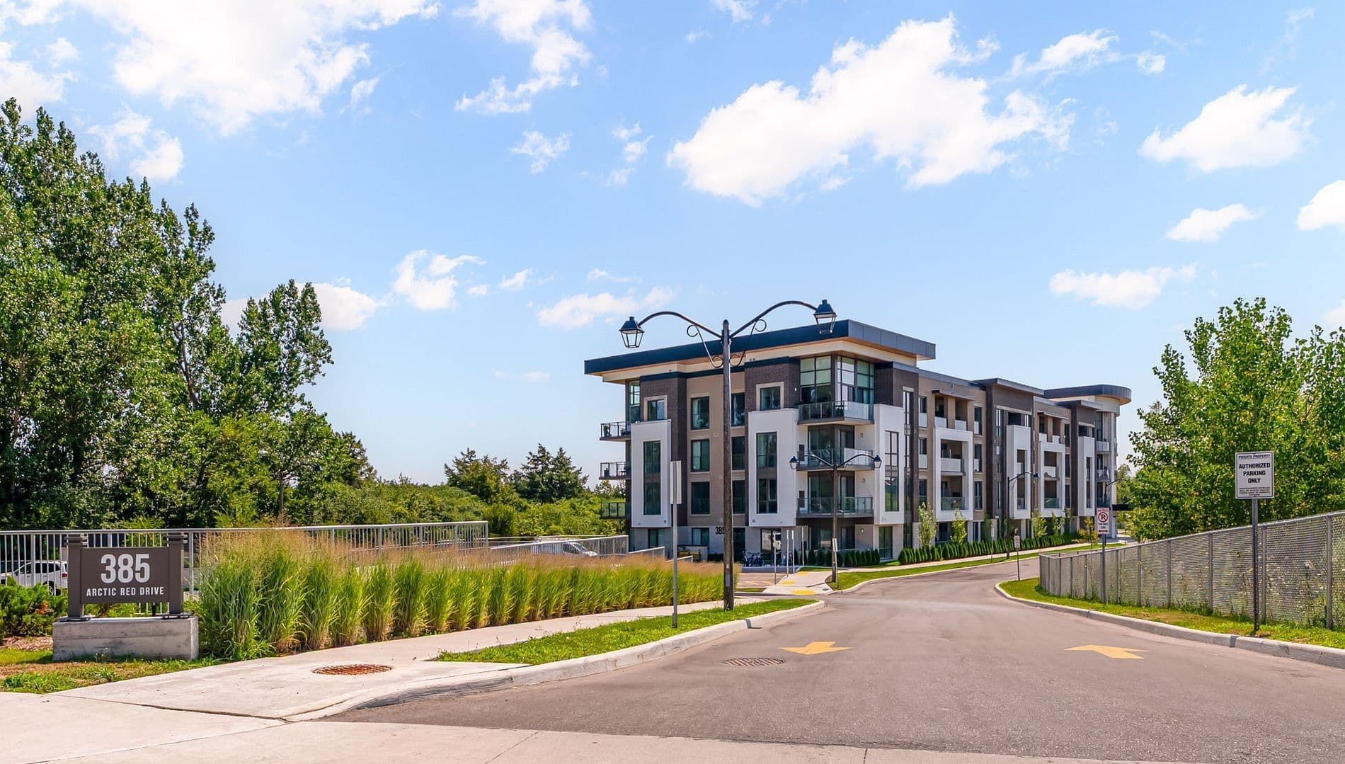 385 Arctic Red Drive 425, Oshawa, ON L1L 0W9