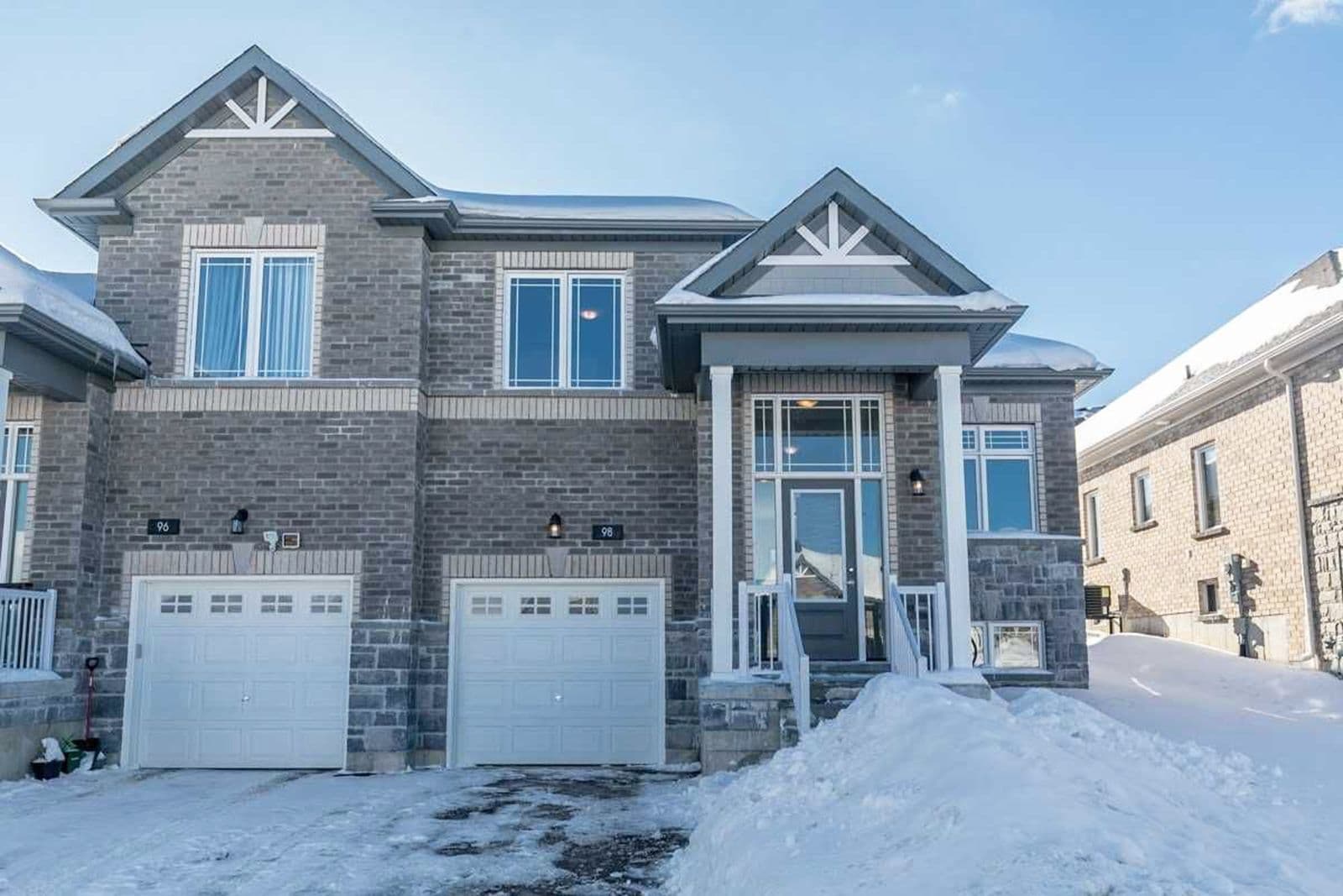 98 Isabella Drive, Orillia, ON L3V 8K7