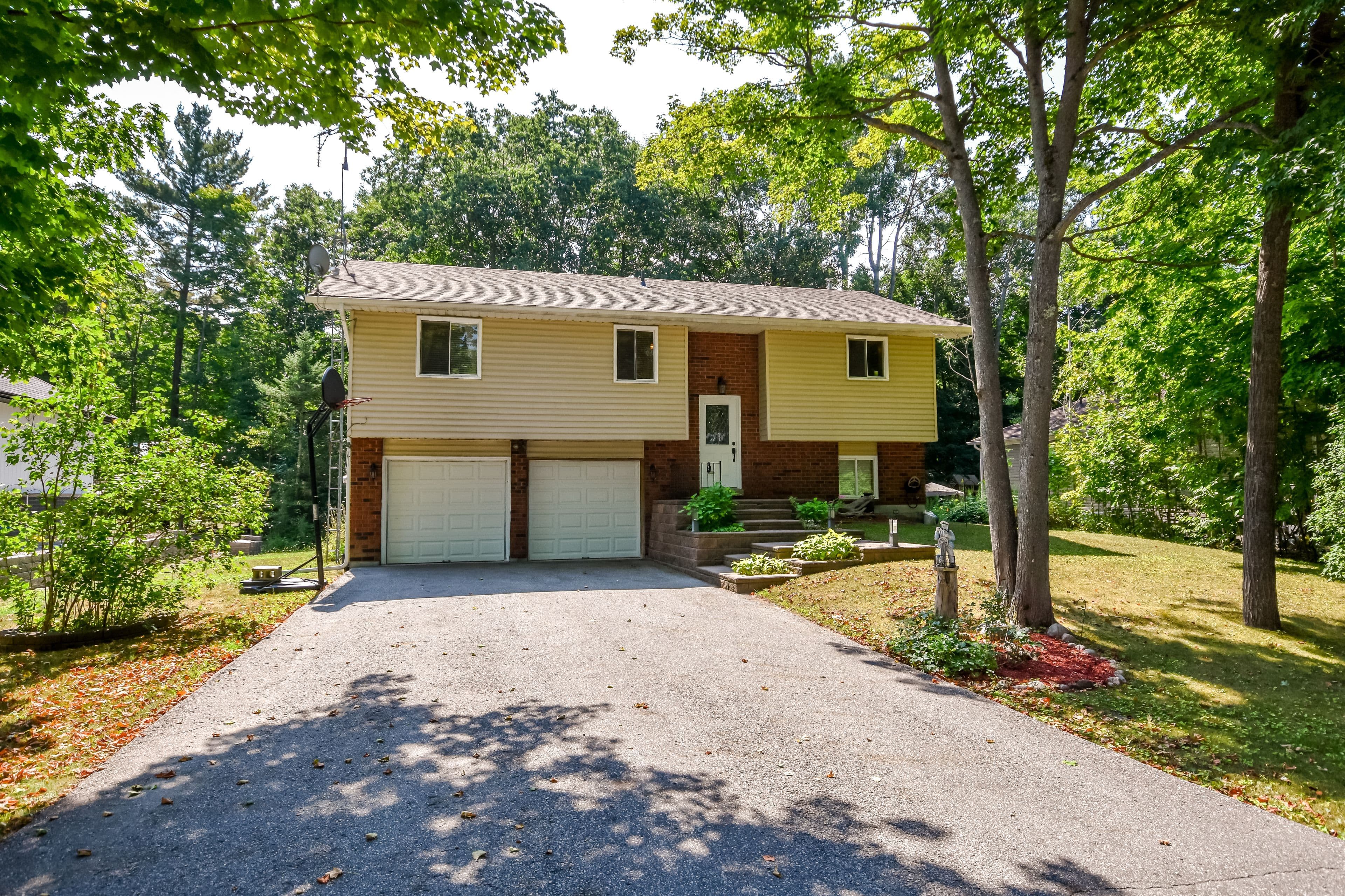 40 St. Laurent Boulevard, Tiny, ON L9M 0J2