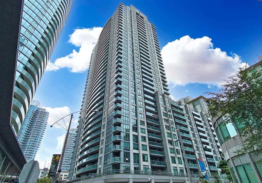 19 Grand Trunk Crescent 509, Toronto C01, ON M5J 3A3