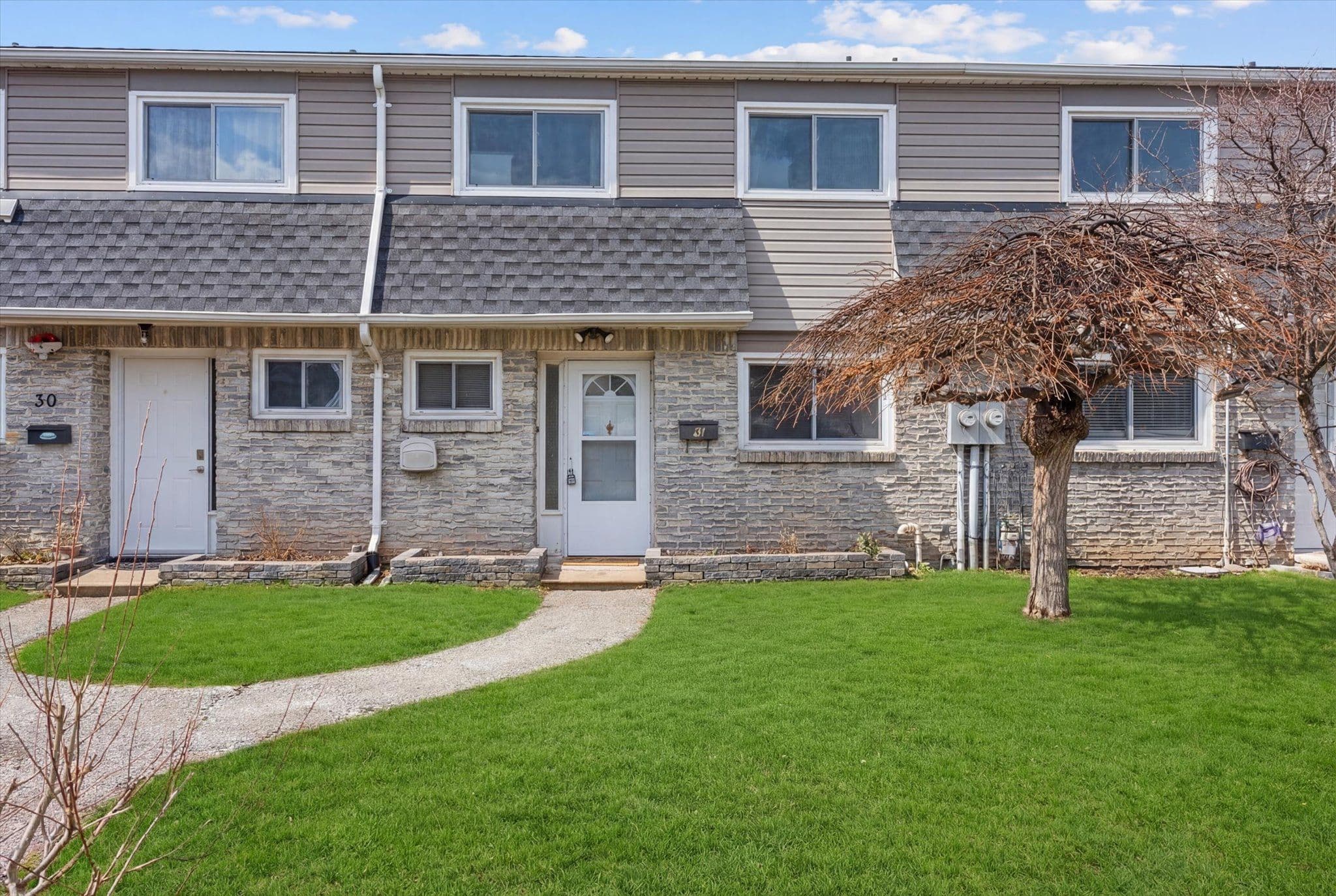 2050 Upper Middle Road 31, Burlington, ON L7P 3R9