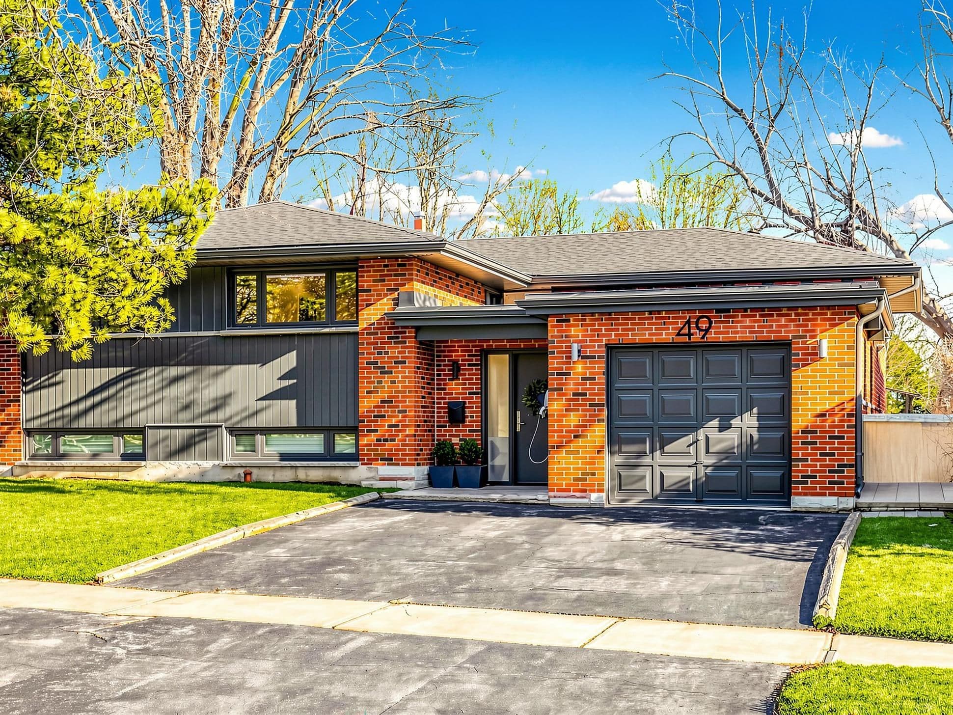 49 Castlegrove Boulevard, Toronto C13, ON M3A 1K9