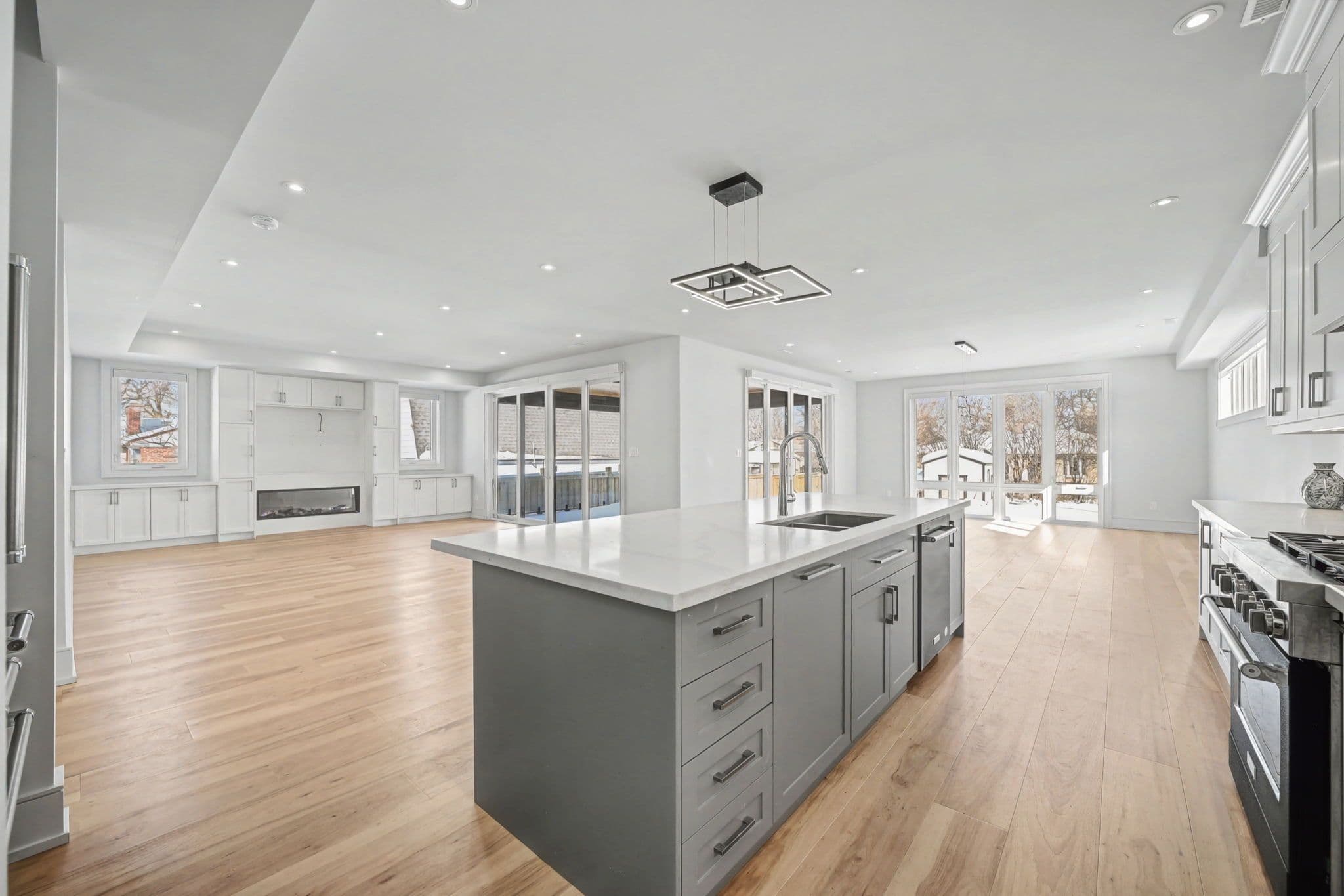 2267 Fifth Line W, Mississauga, ON L5K 1V7