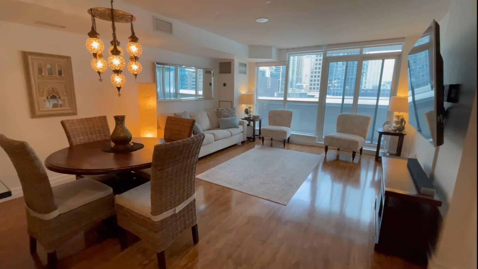 8 York Street 402, Toronto C01, ON M5J 2Y2