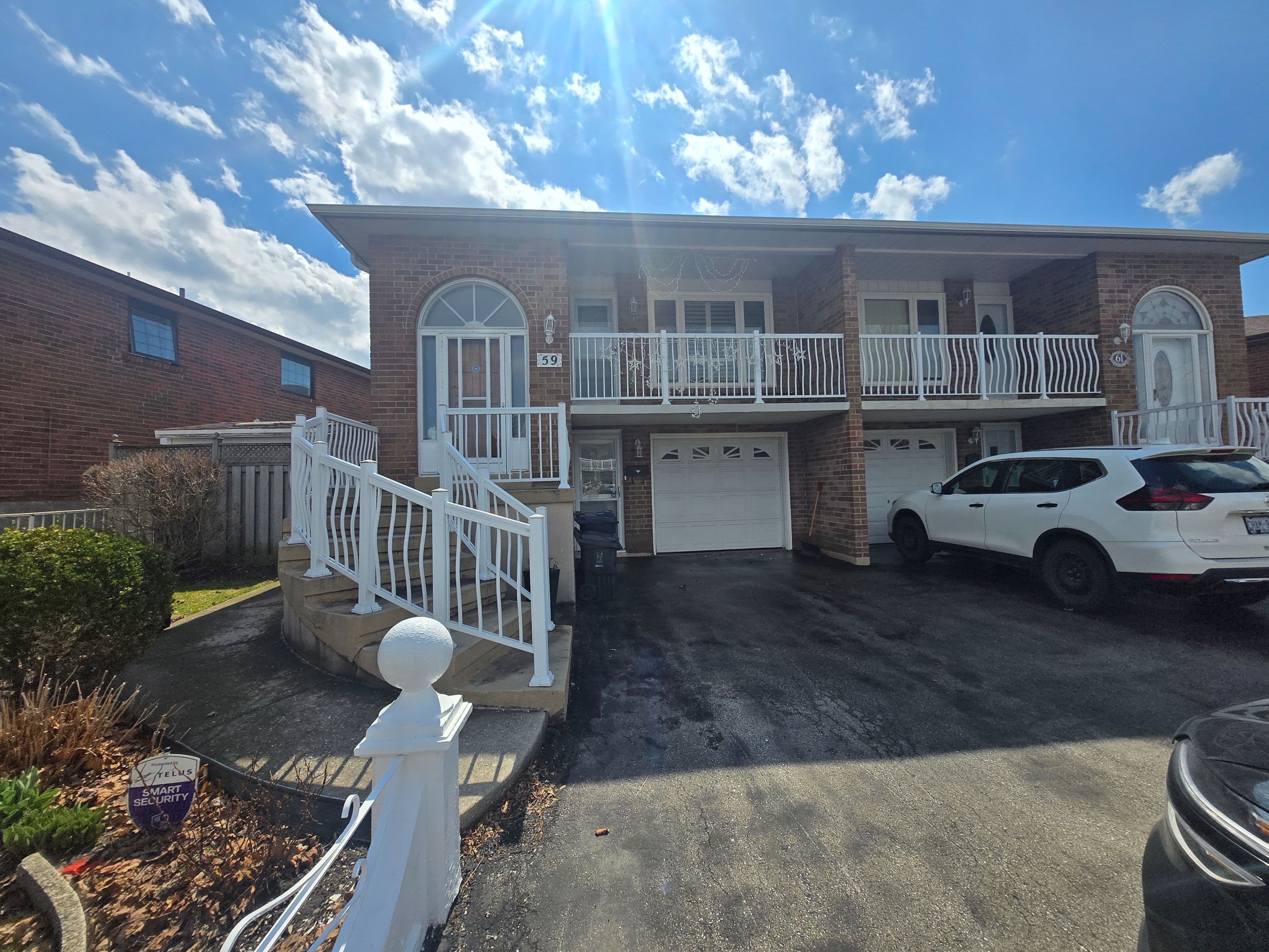 59 Sawmill Road B, Toronto W05, ON M3L 2K3
