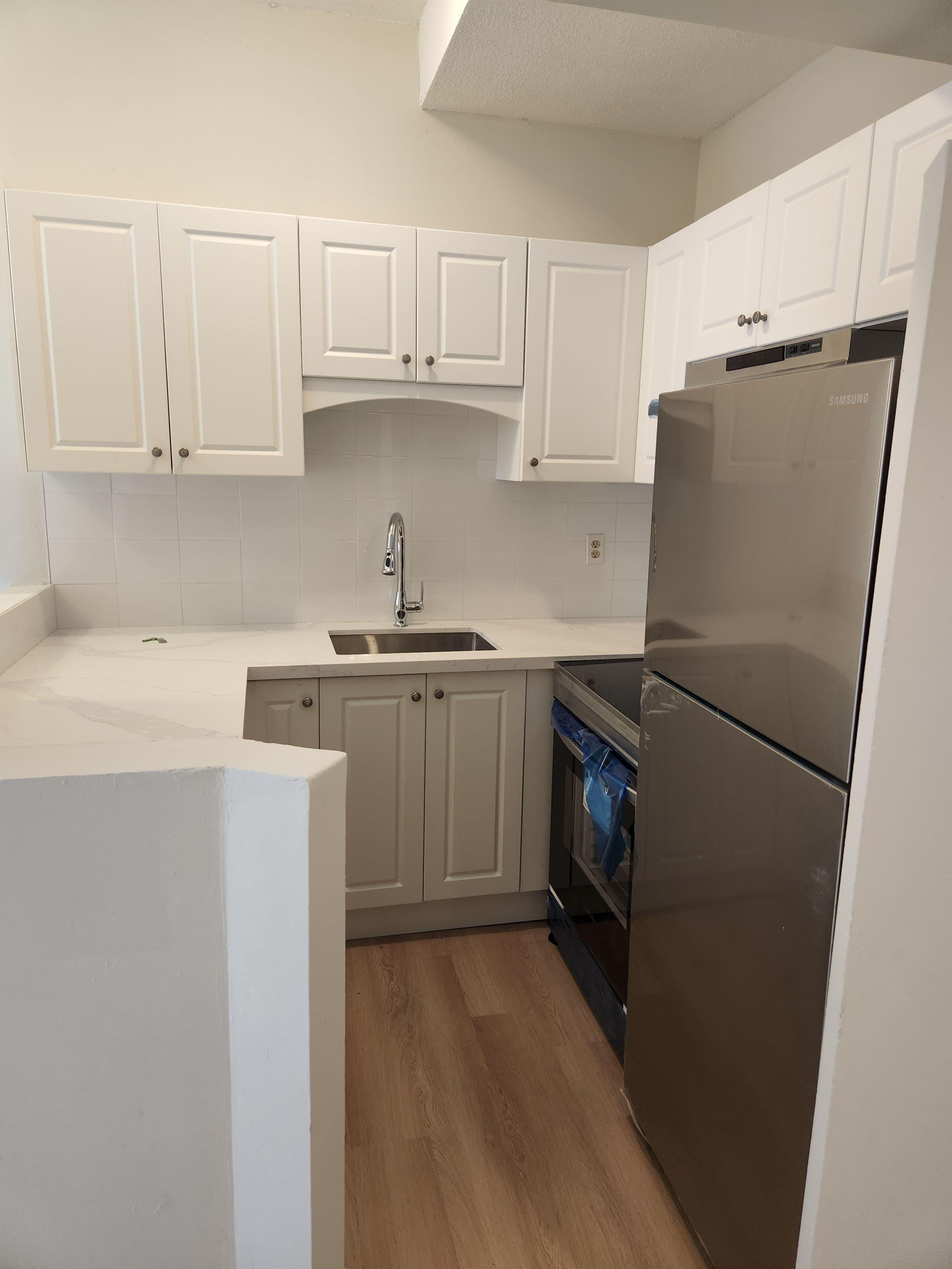 556 Spadina Crescent 4, Toronto C01, ON M5S 2J9