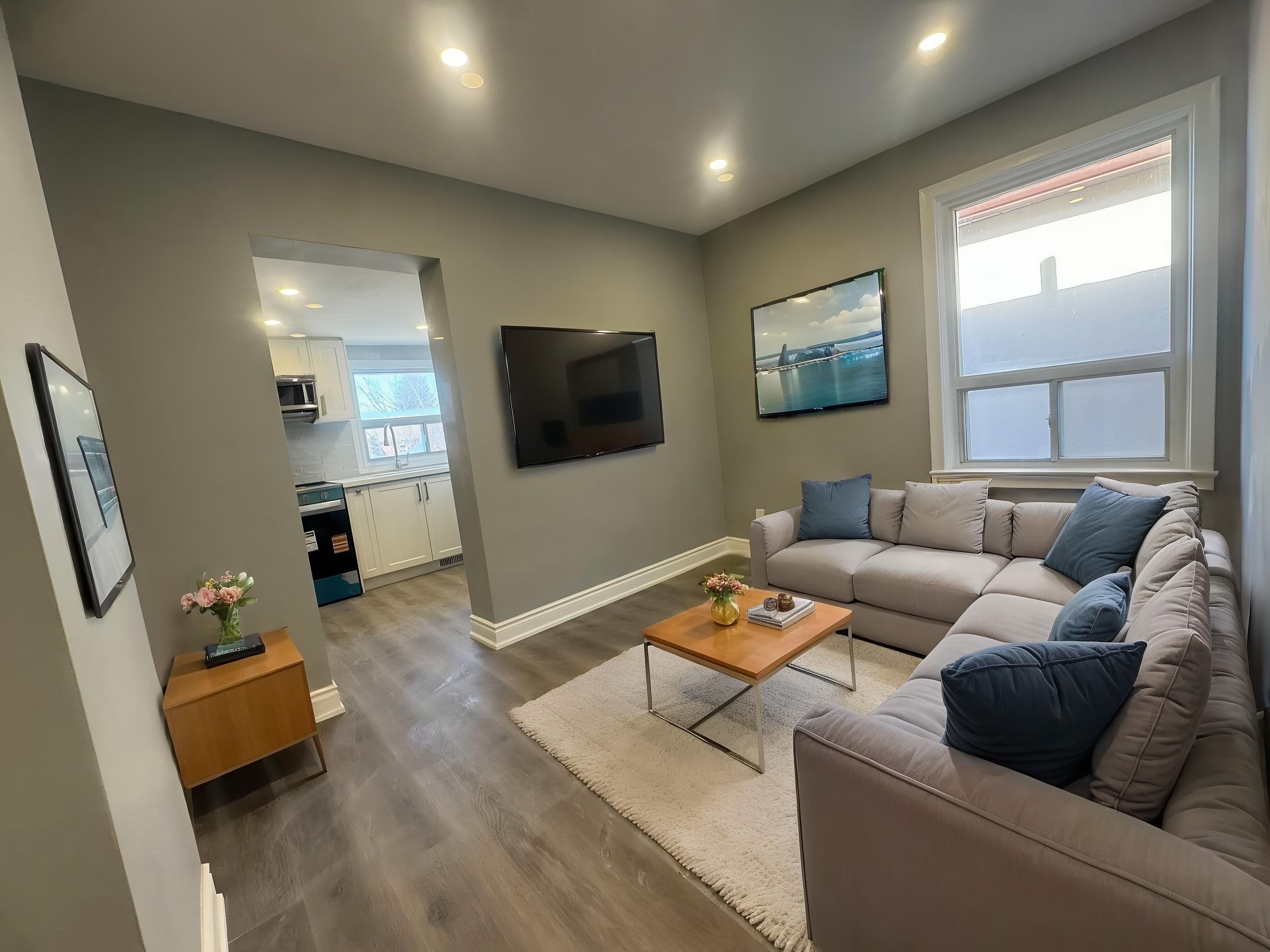 32 Earlscourt Avenue, Toronto W03, ON M6E 4A6