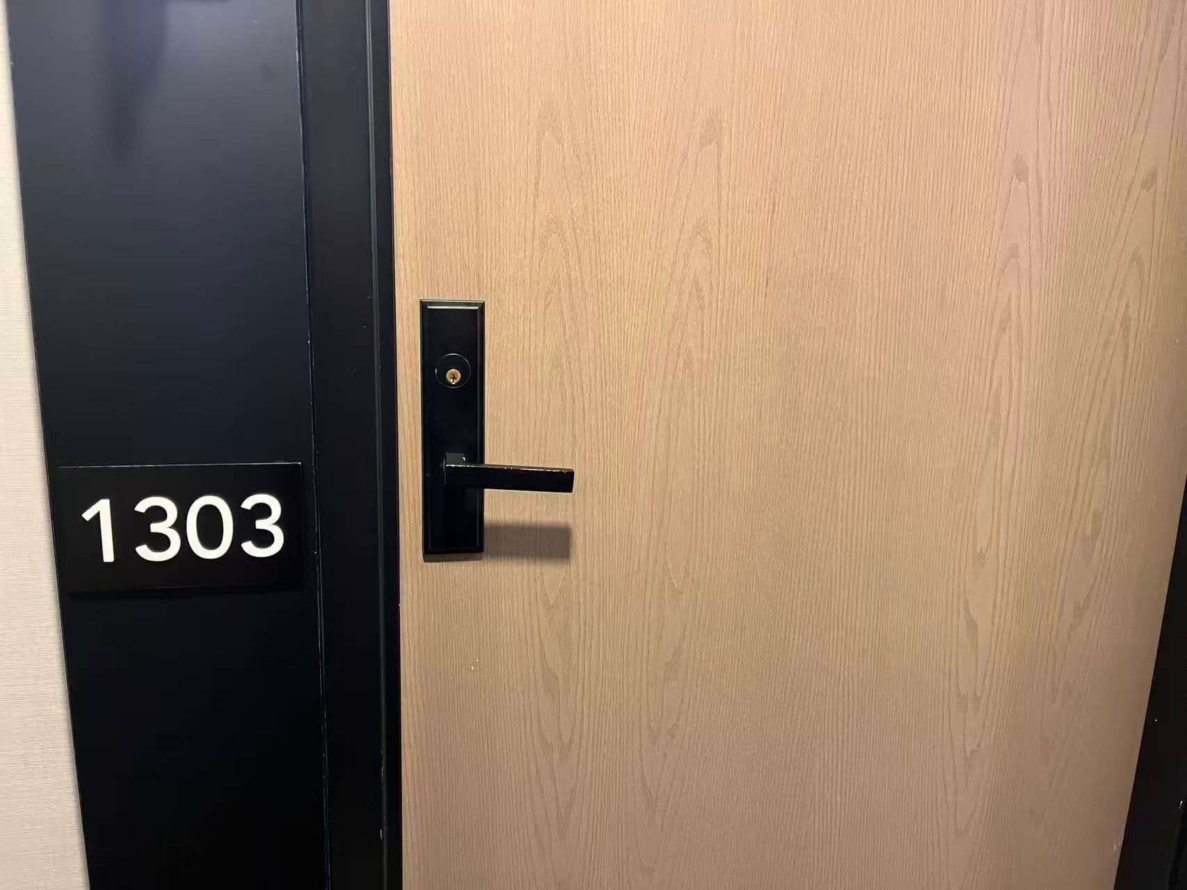 30 Tretti Way 1303, Toronto C06, ON M3H 0E3