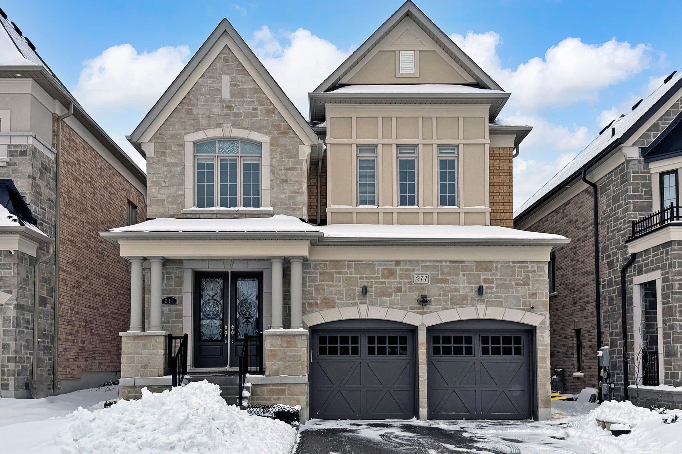 211 Touch Gold Crescent, Aurora, ON L4G 3X4