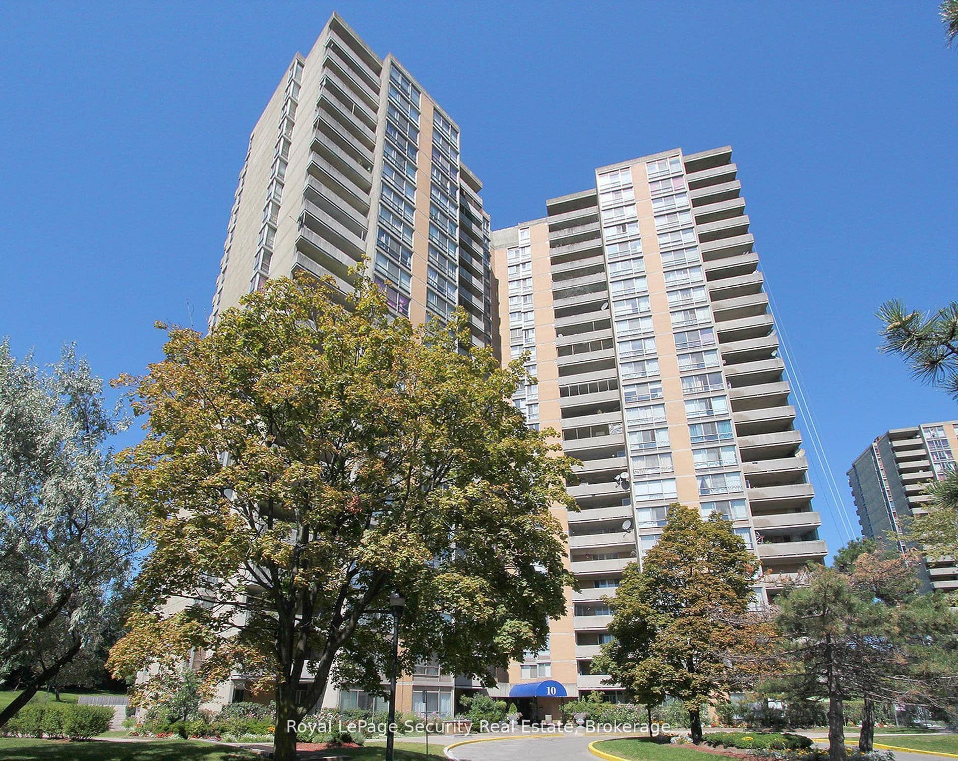 10 Martha Eaton Way 2413, Toronto W04, ON M6M 5B3