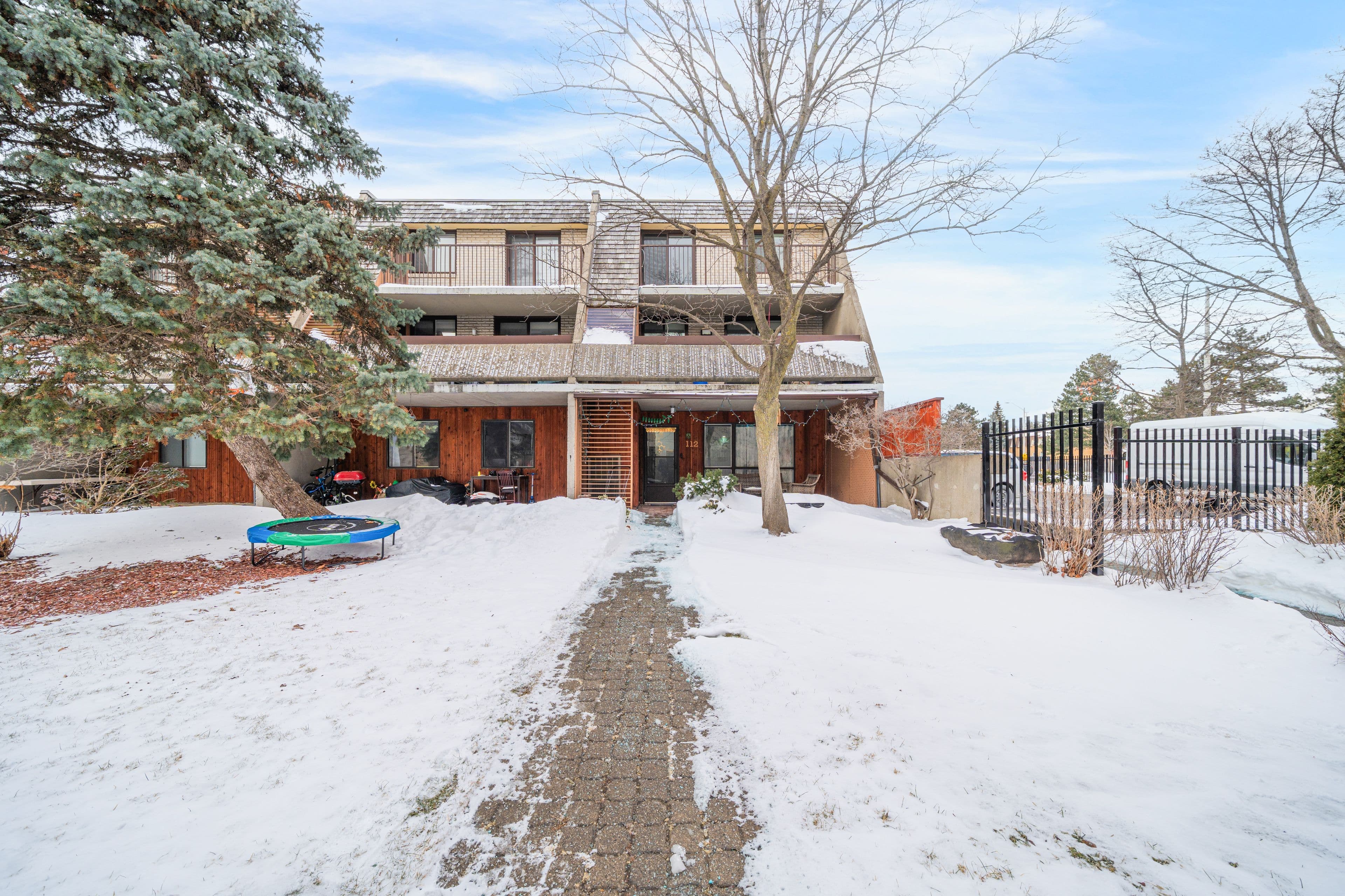 1250 Mississauga Valley Boulevard 112, Mississauga, ON L5A 3R6