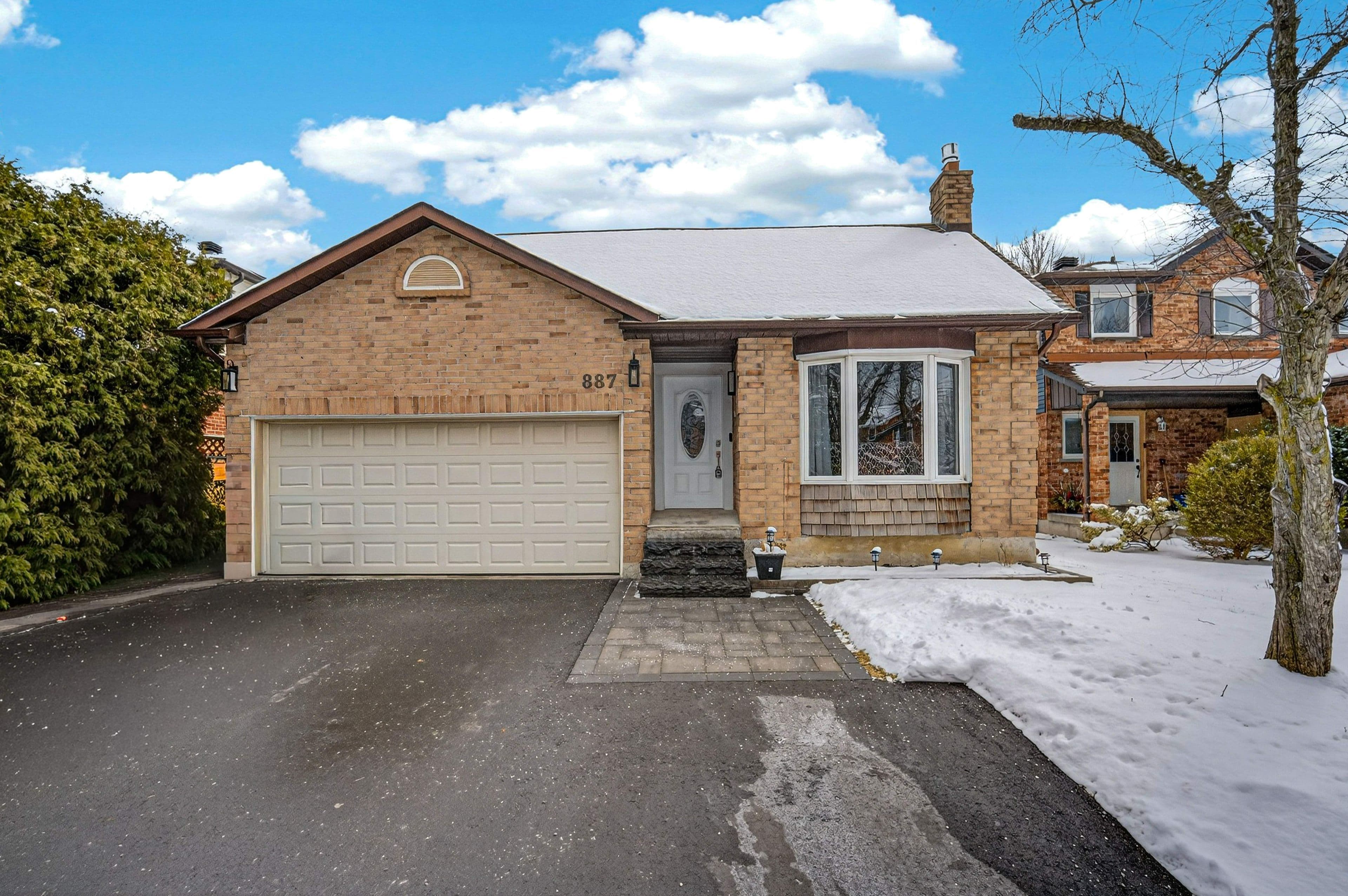887 Lavis Court, Oshawa, ON L1K 1W1