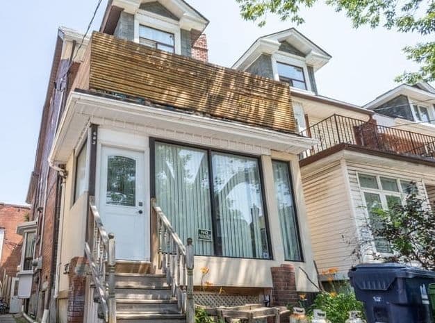 693 Euclid Avenue 1, Toronto C01, ON M6G 2T8