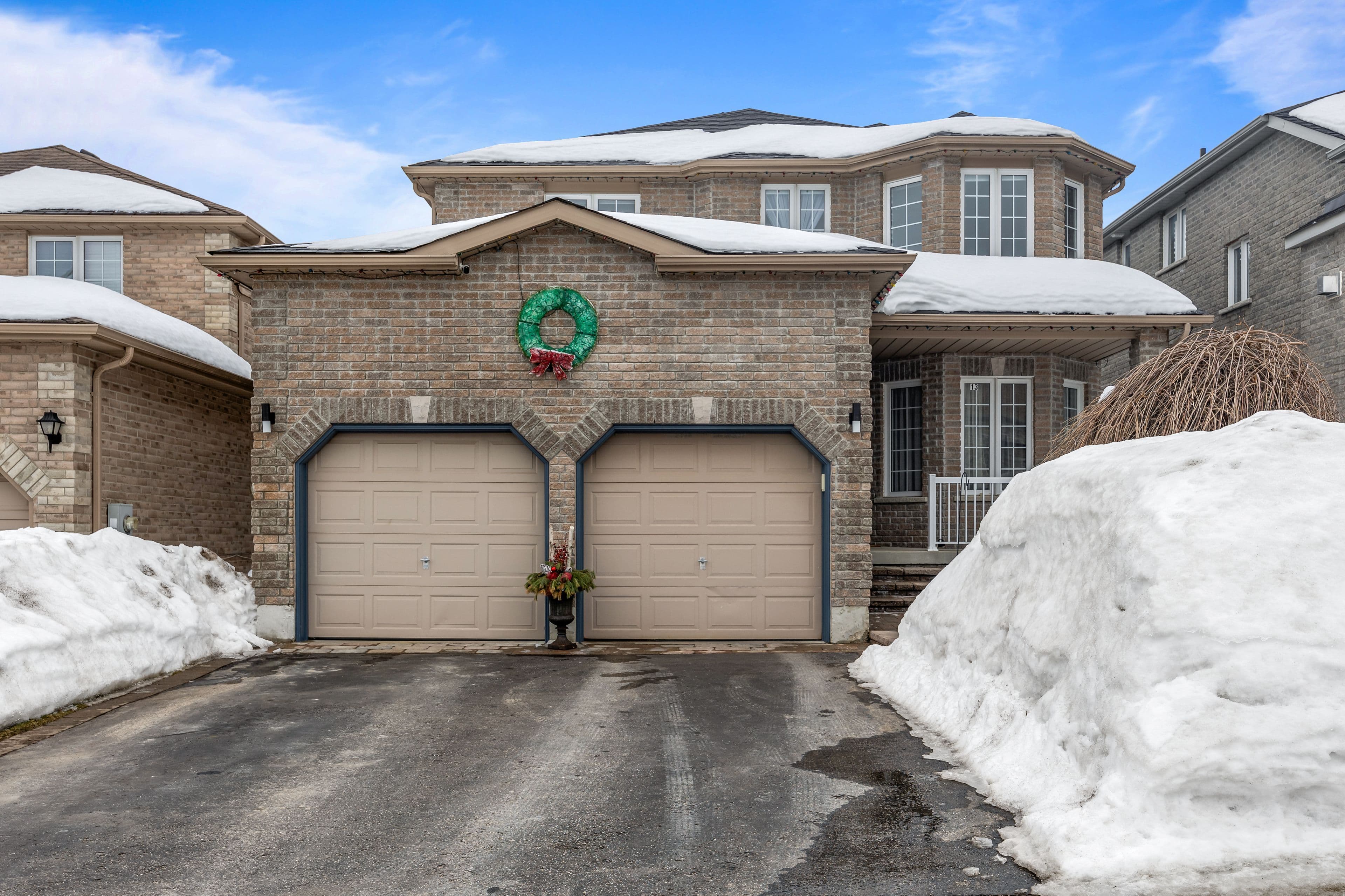 13 Surrey Drive, Barrie, ON L4M 0C5