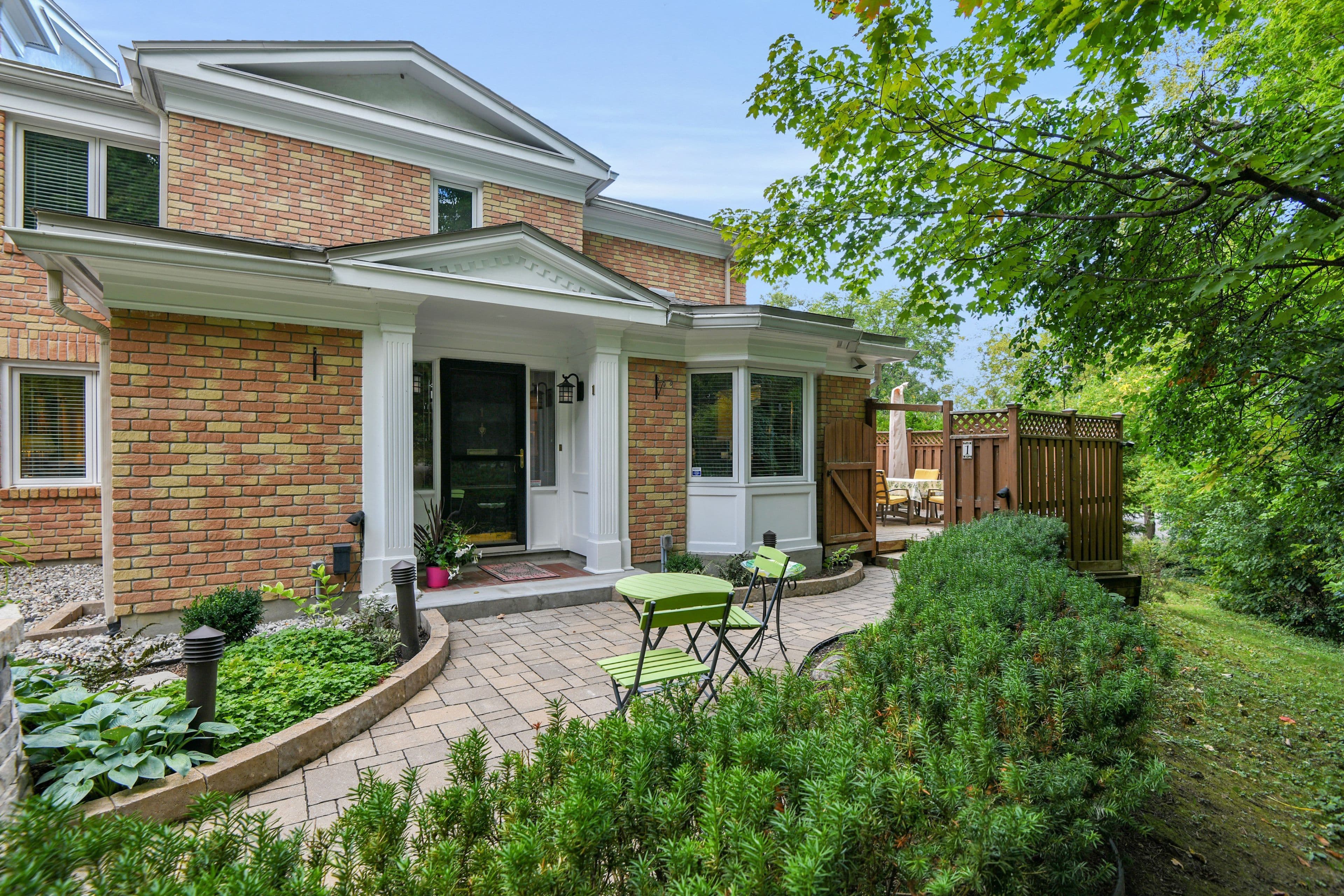 65 Whitemarl Drive 1, Rockcliffe Park, ON K1L 8J9