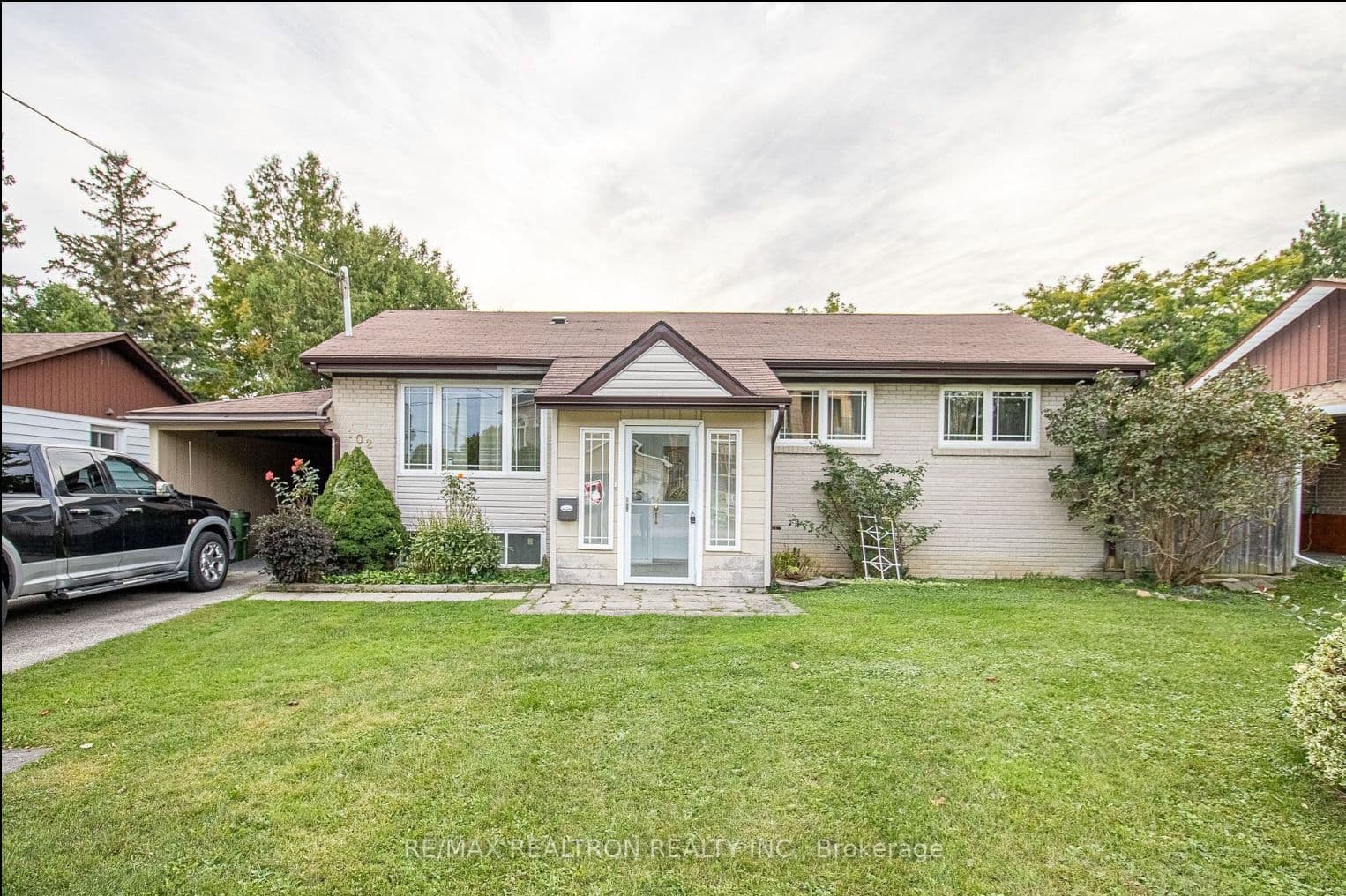 102 Castle Hill Drive, Toronto E05, ON M1T 2T7