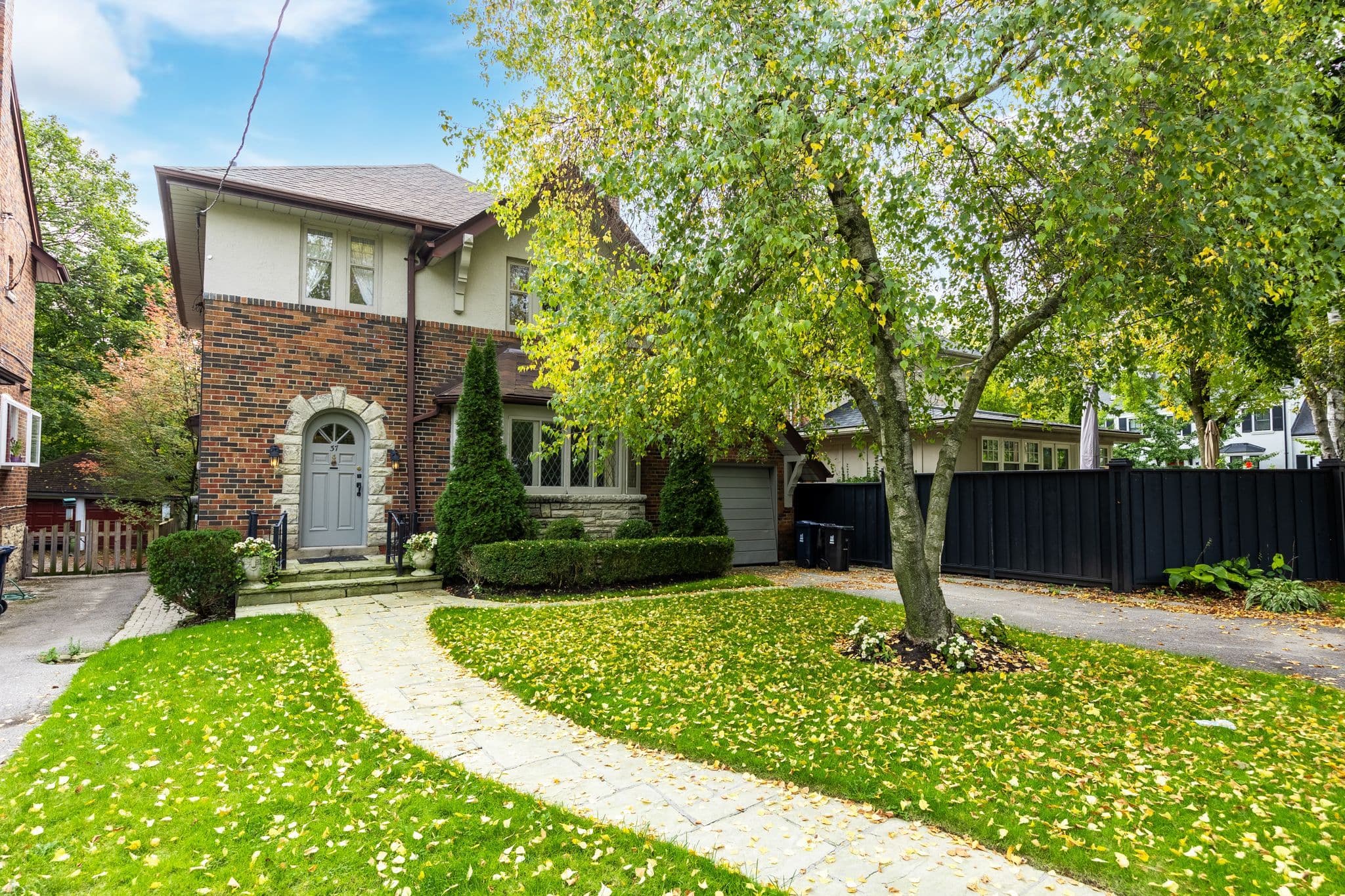 37 Elderwood Drive, Toronto C03, ON M5P 1W8