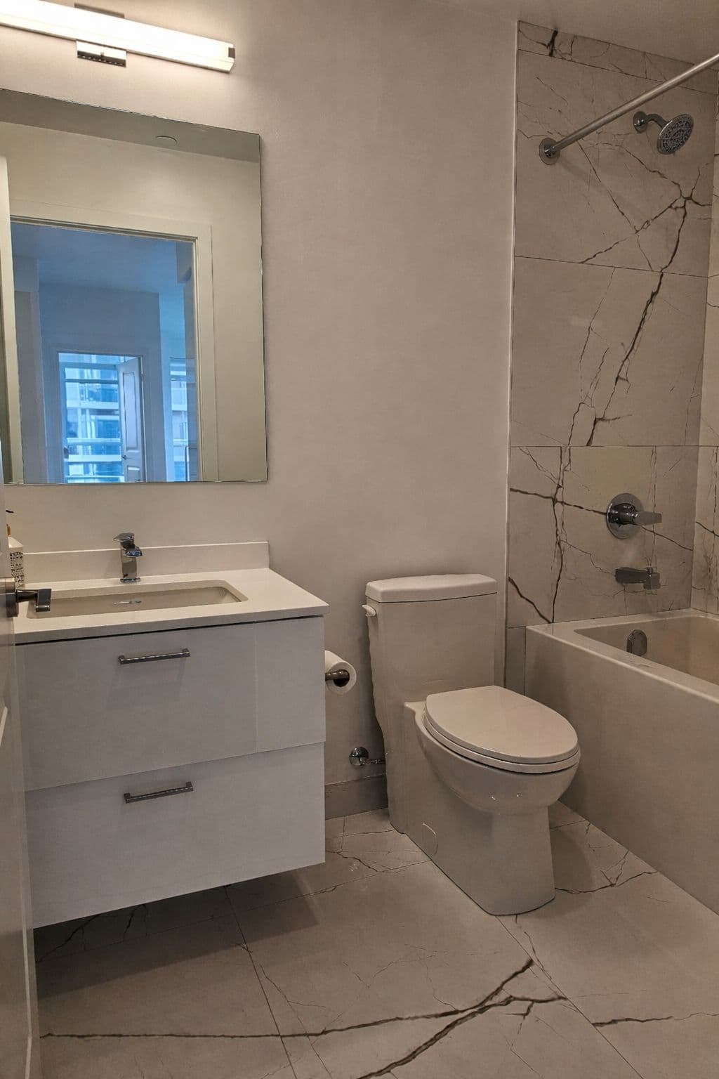 30 Upper Mall Way 2607, Vaughan, ON L4J 0L7