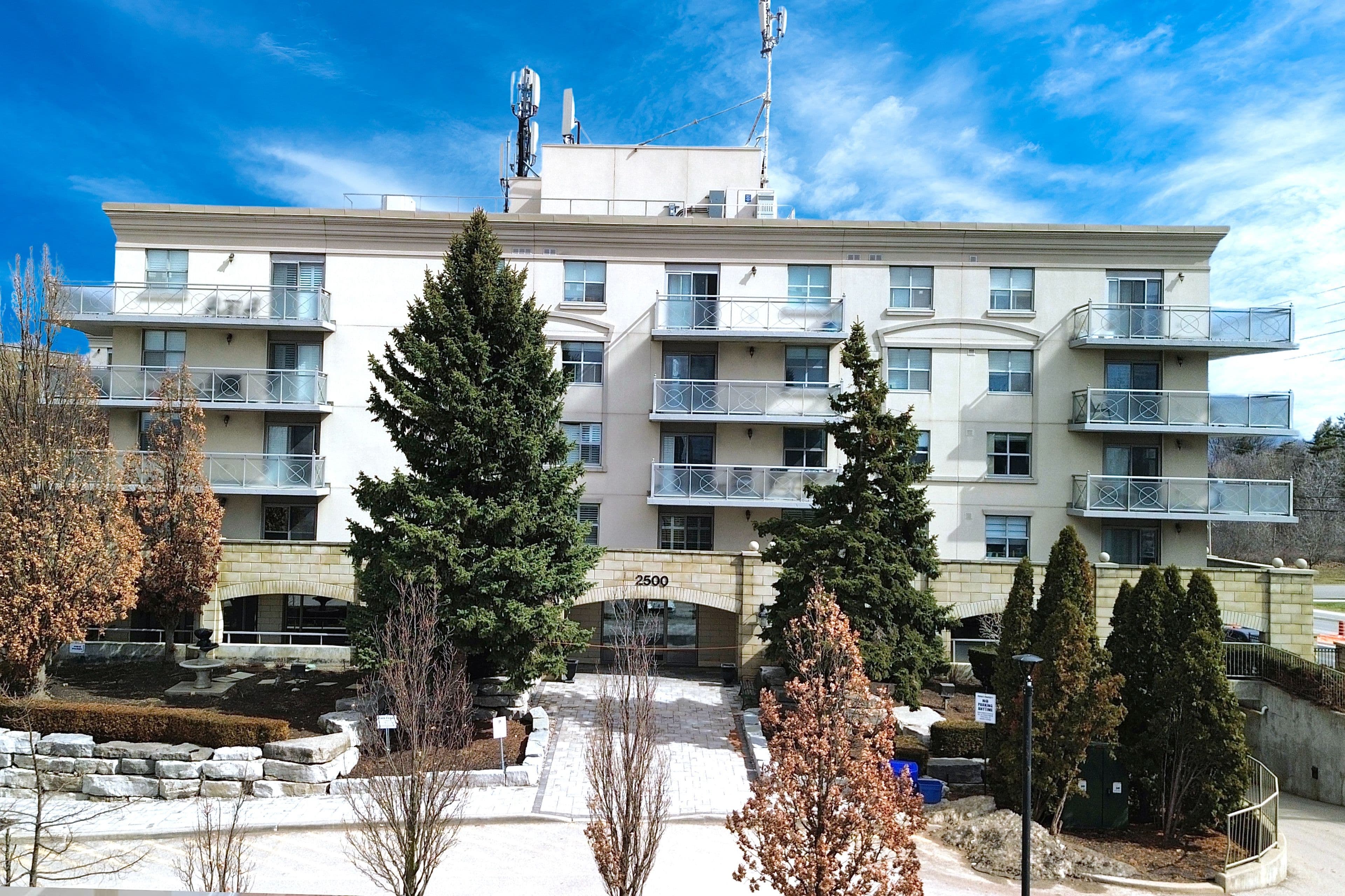 2500 Rutherford Road 216, Vaughan, ON L4K 5N7