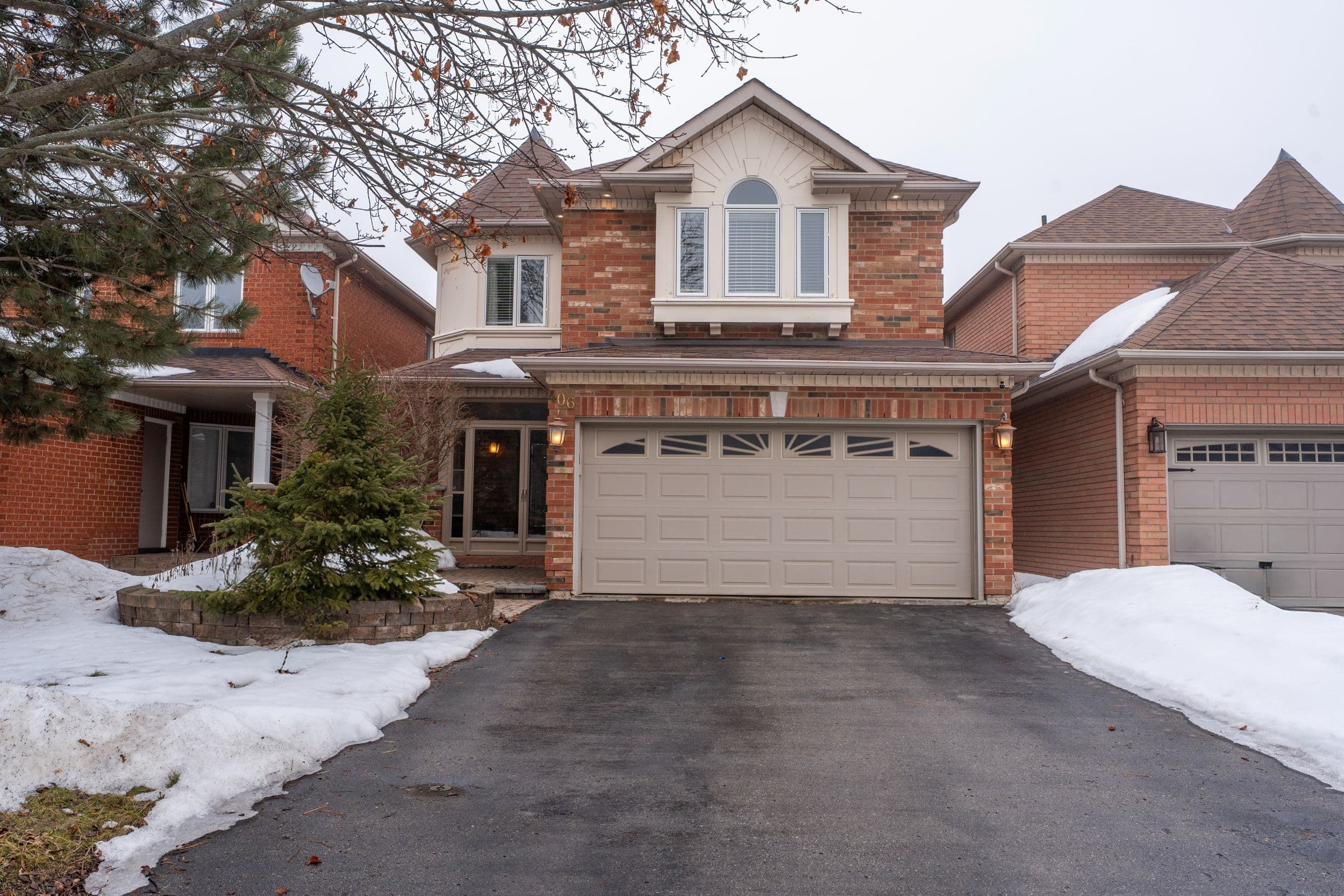 406 Hewitt Circle, Newmarket, ON L3X 2L8