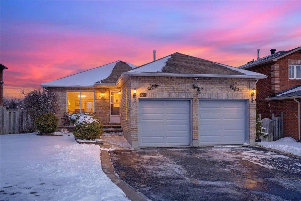 220 Livingstone Street E, Barrie, ON L4M 6M5