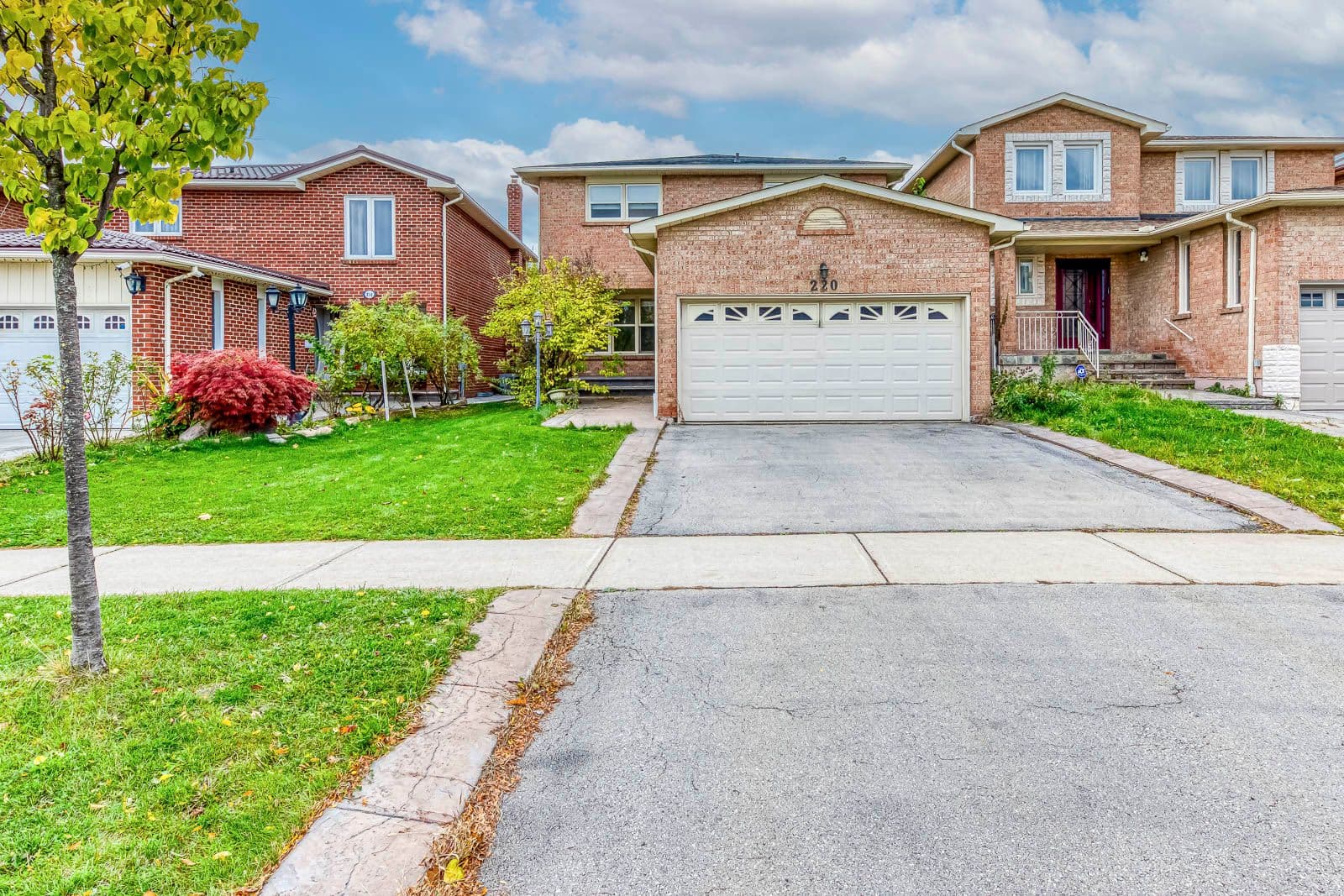 220 Kingsbridge Garden Circle, Mississauga, ON L5R 1L3