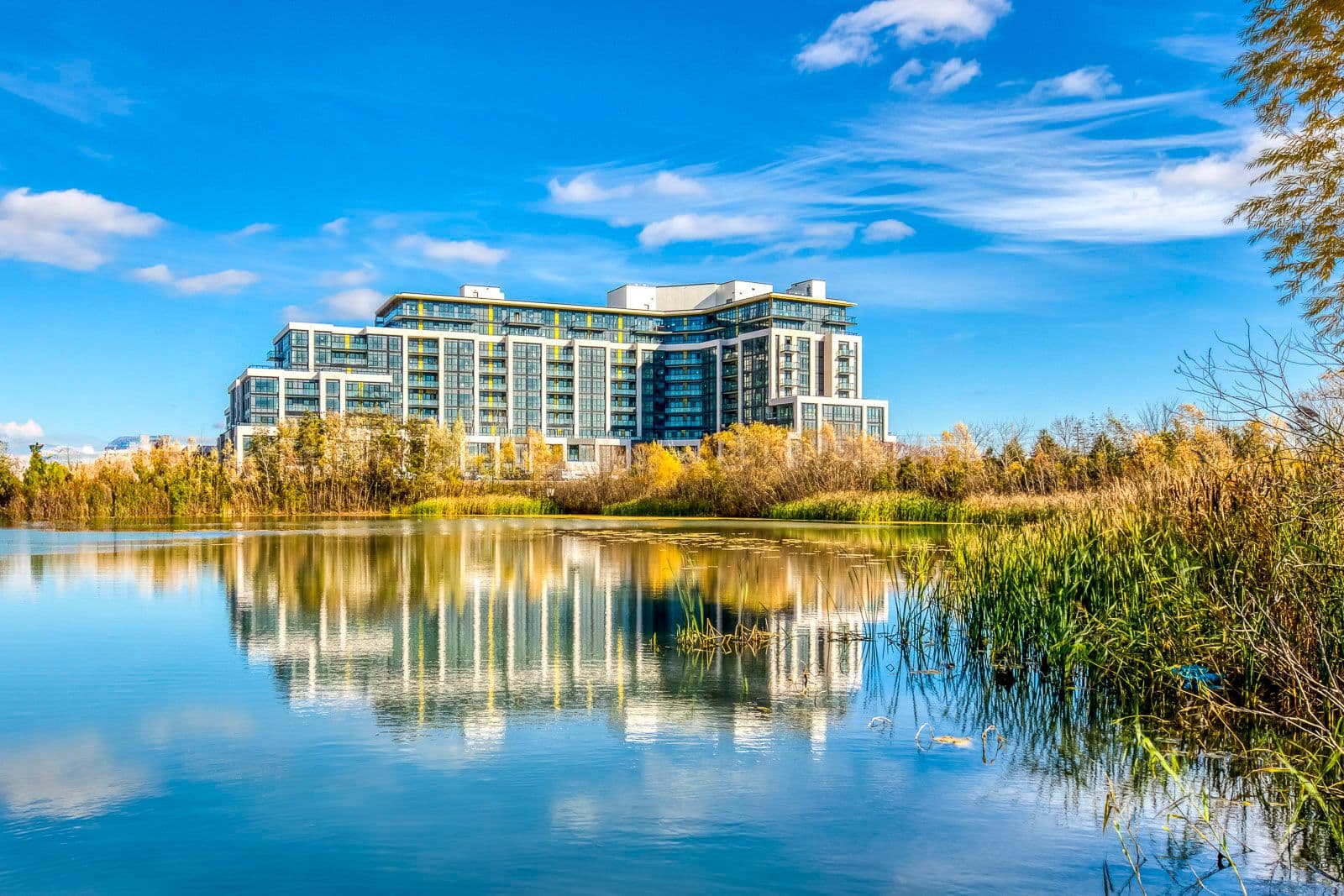 405 Dundas Street W 320, Oakville, ON L6M 5P9