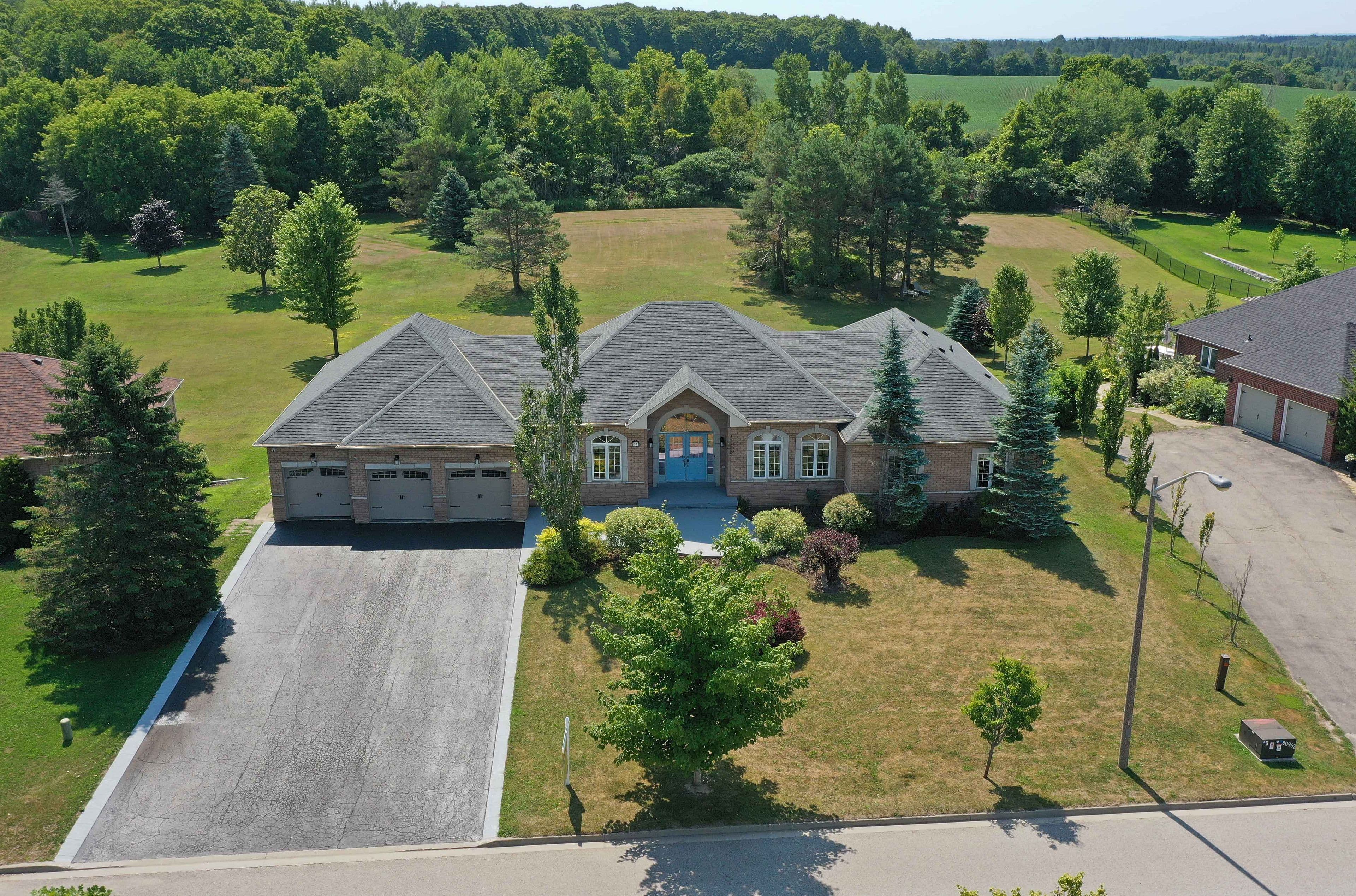 39 Deer Ridge Road, Uxbridge, ON L0C 1A0