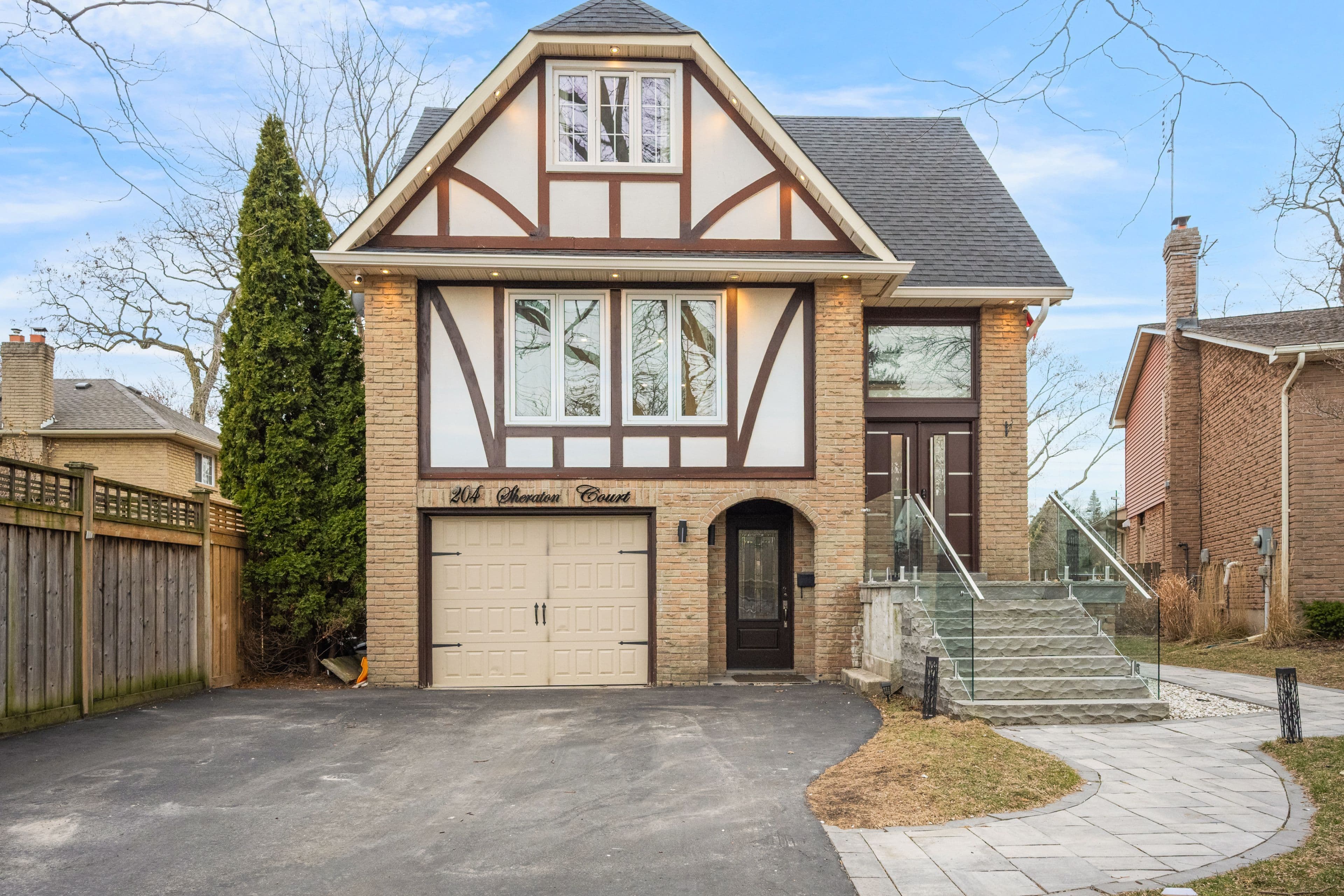 204 Sheraton Court, Oakville, ON L6L 5N3