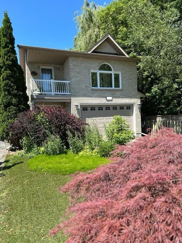 276 Sheridan Court, Newmarket, ON L3Y 8P9